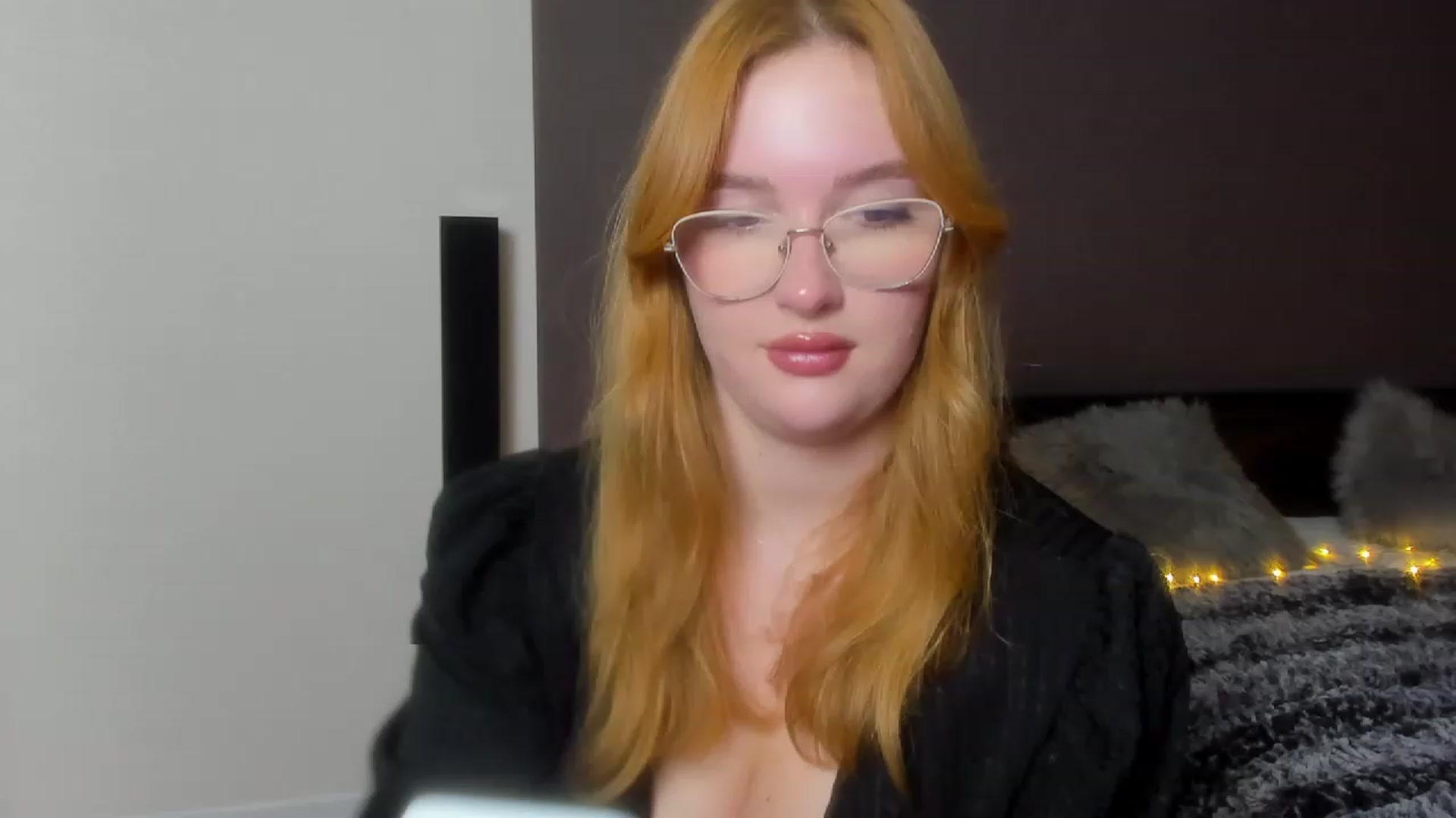 Gallery image thumbnail from AnaFoxy's myfreecams stream on, 10/26/2023, 11:17 image 15 of 20