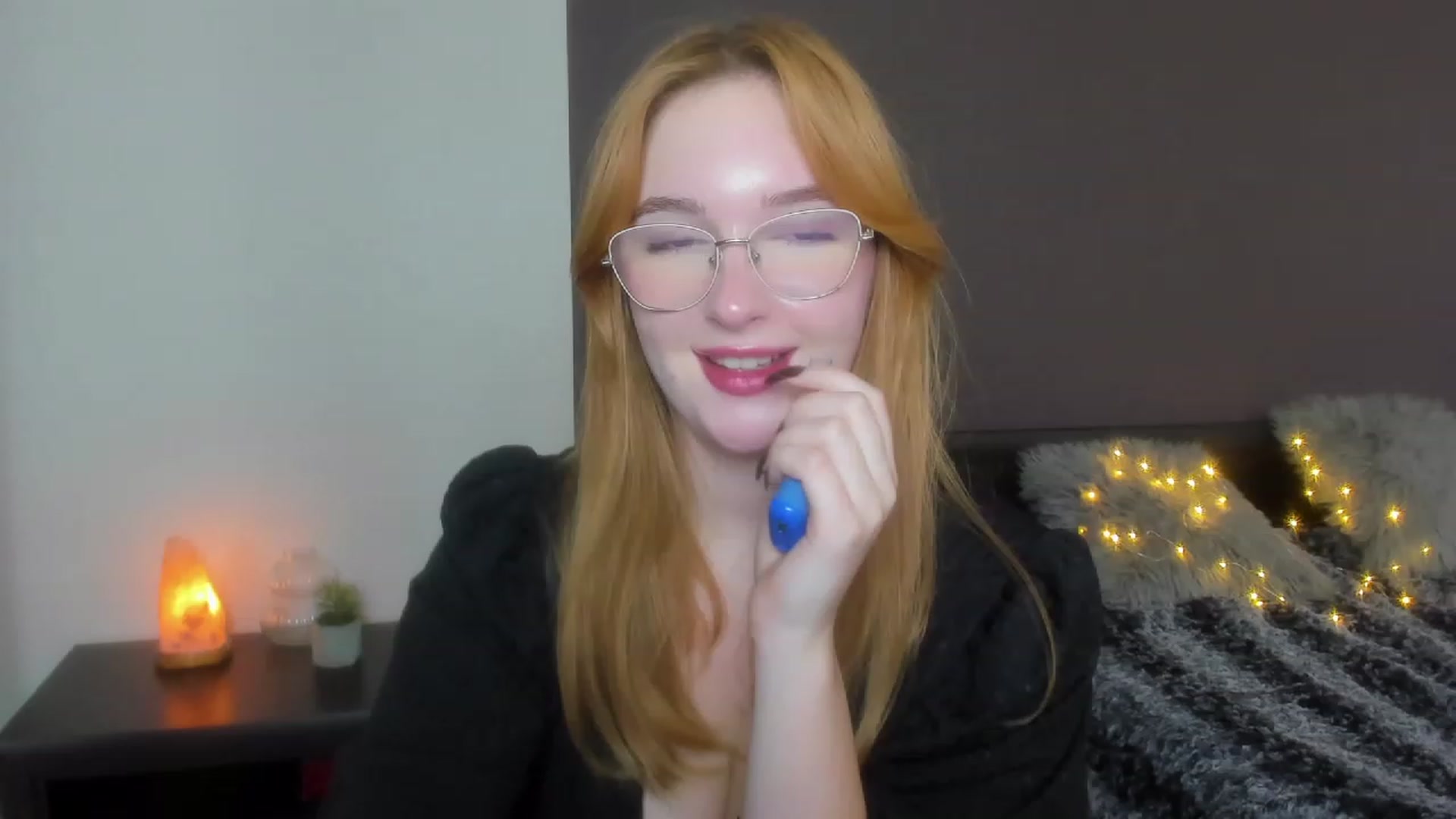 Gallery image thumbnail from AnaFoxy's myfreecams stream on, 10/30/2023, 12:30 image 10 of 20