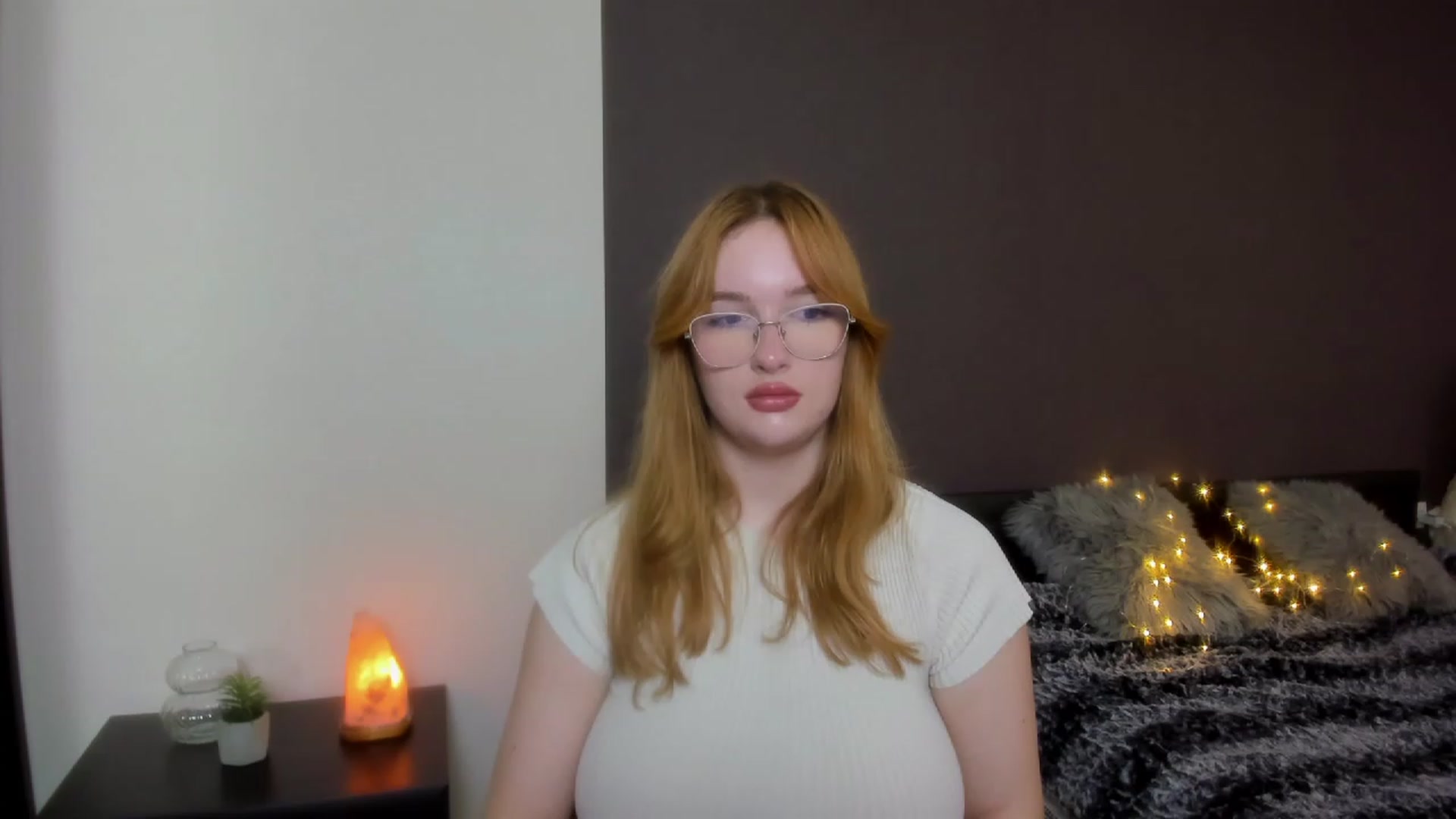 Gallery image thumbnail from AnaFoxy's myfreecams stream on, 11/05/2023, 12:54 image 5 of 20