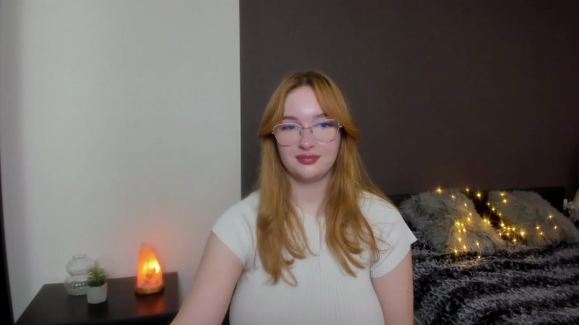 Gallery image thumbnail from AnaFoxy's myfreecams stream on, 11/05/2023, 12:54 image 7 of 20