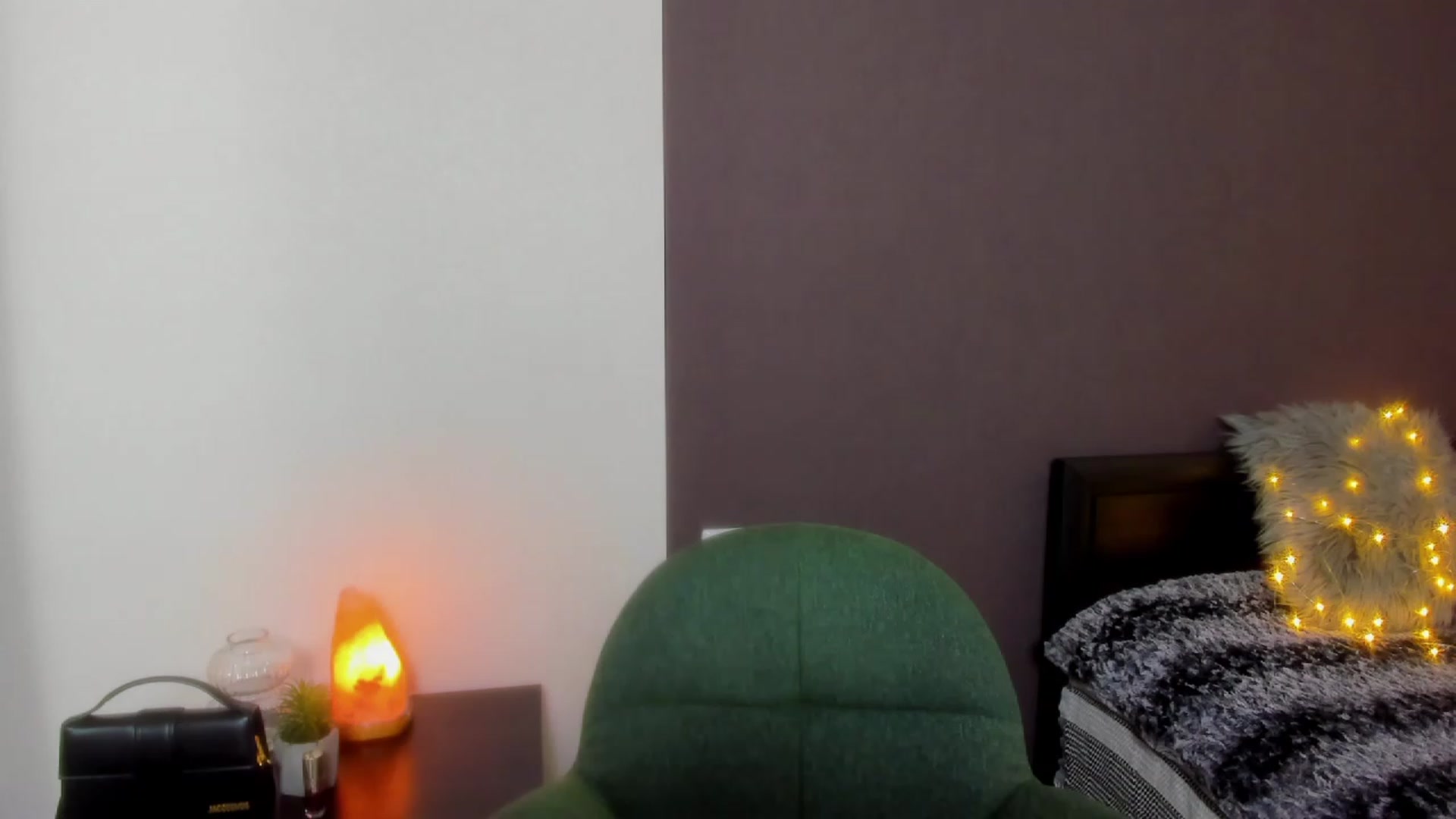 Gallery image thumbnail from AnaFoxy's myfreecams stream on, 11/06/2023, 12:13 image 18 of 20