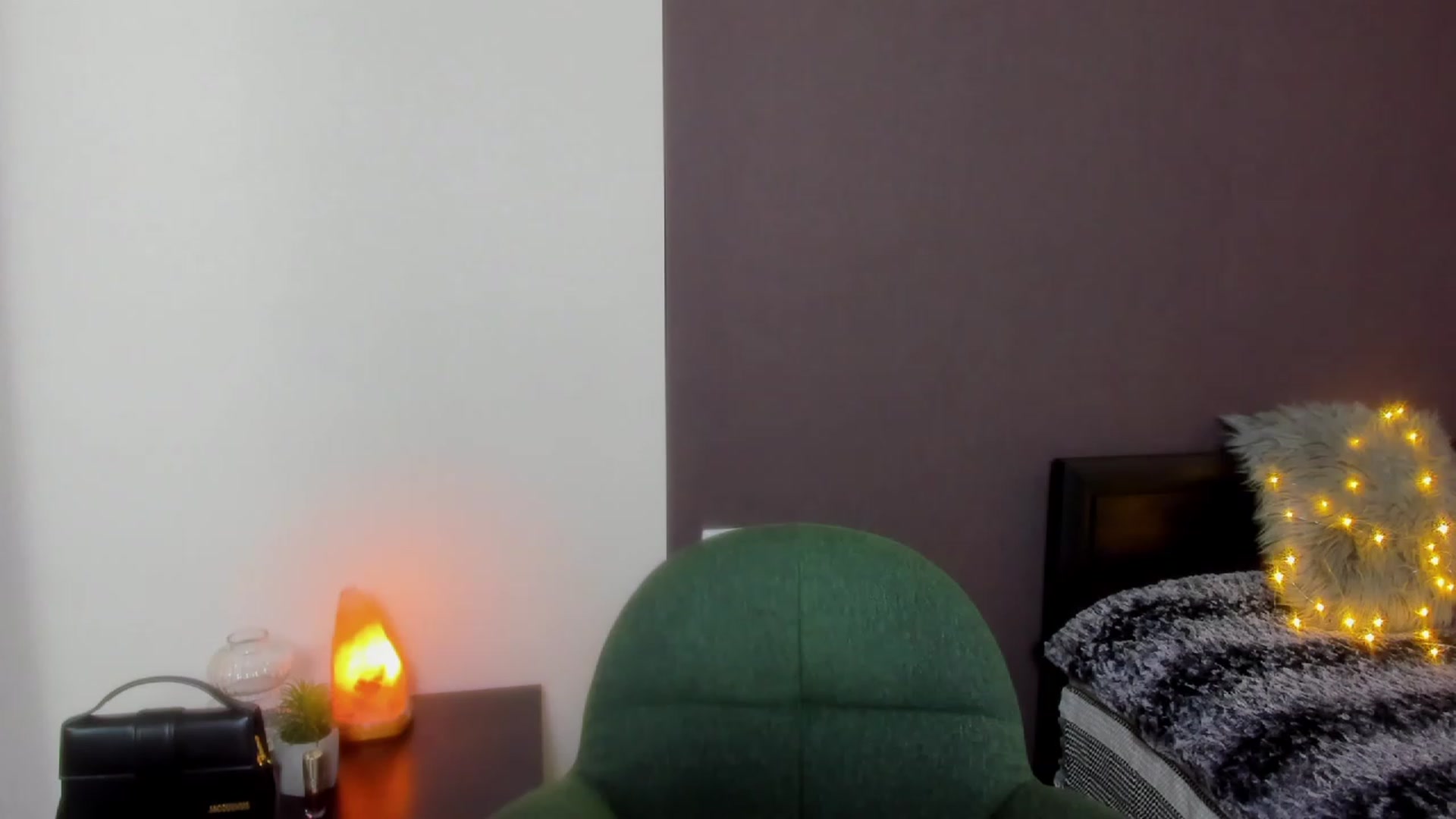 Gallery image thumbnail from AnaFoxy's myfreecams stream on, 11/06/2023, 12:13 image 20 of 20
