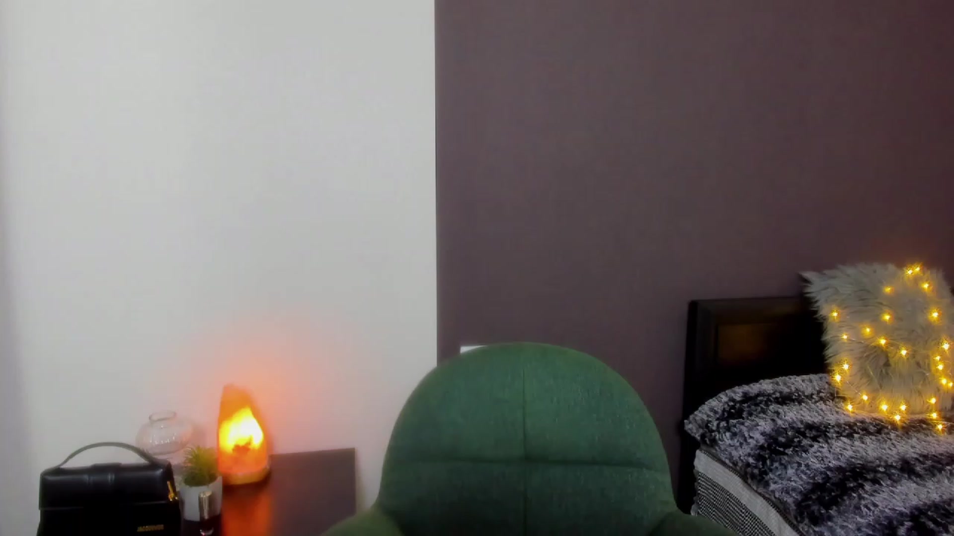 Gallery image thumbnail from AnaFoxy's myfreecams stream on, 11/06/2023, 12:13 image 19 of 20