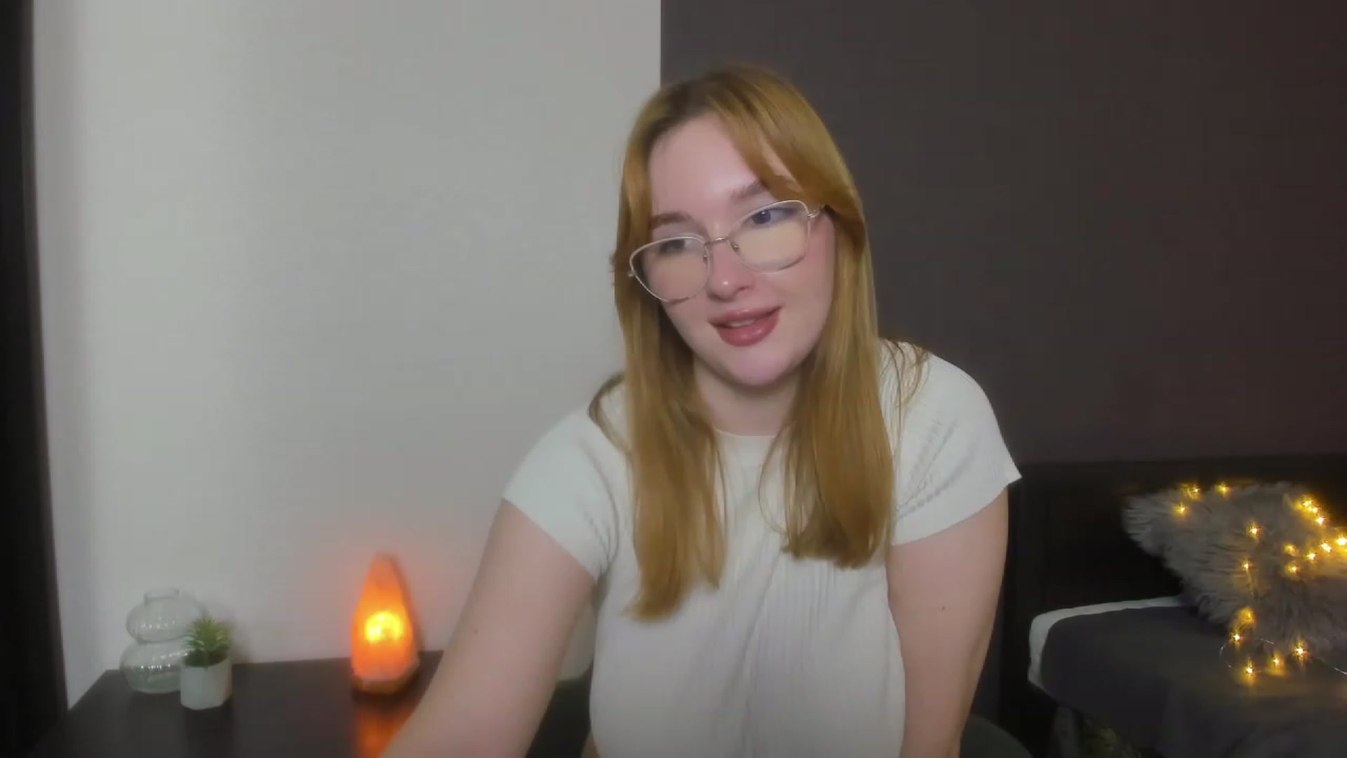 Gallery image thumbnail from AnaFoxy's myfreecams stream on, 11/16/2023, 12:02 image 13 of 20