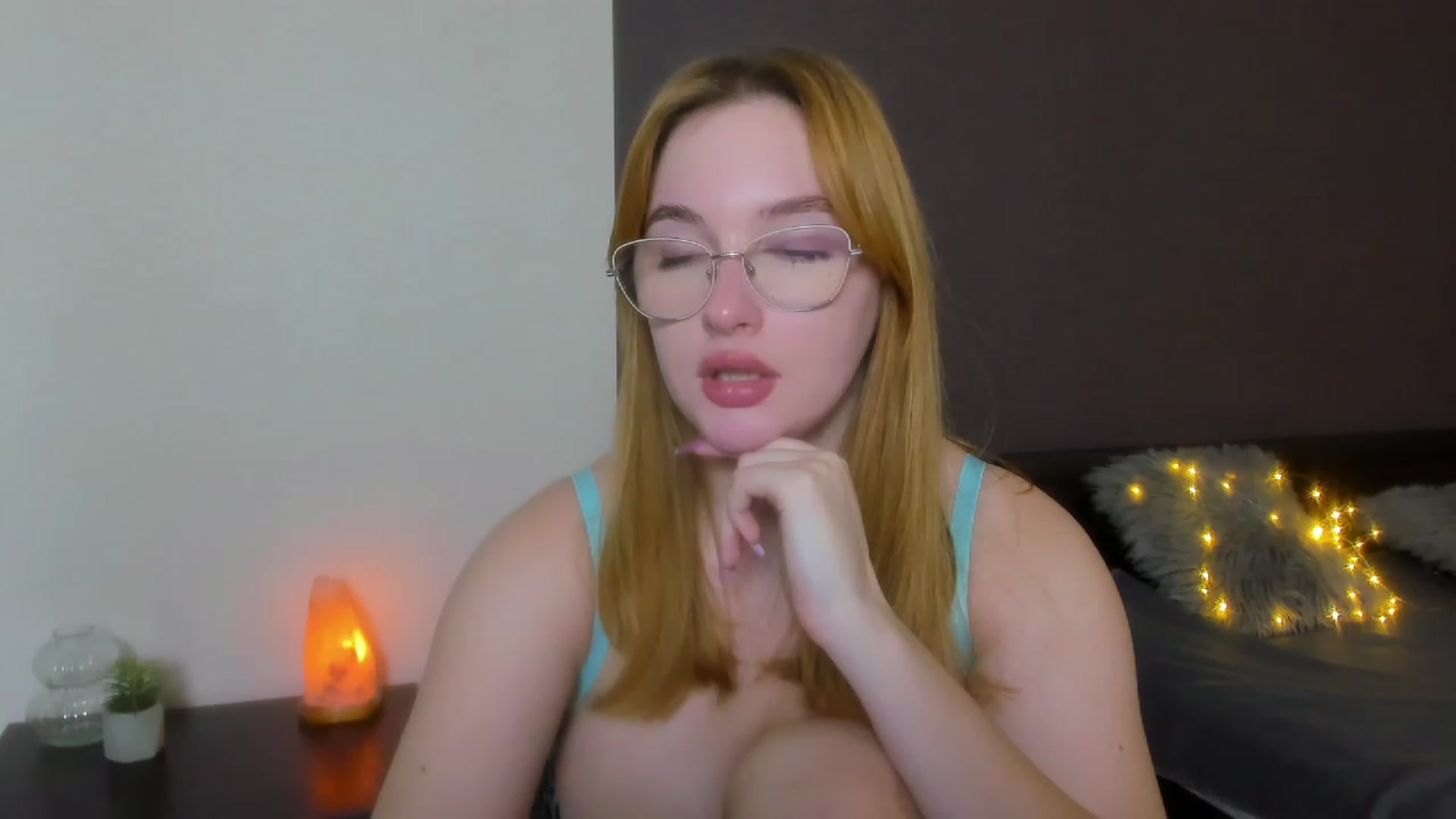 Gallery image thumbnail from AnaFoxy's myfreecams stream on, 11/19/2023, 10:53 image 12 of 20