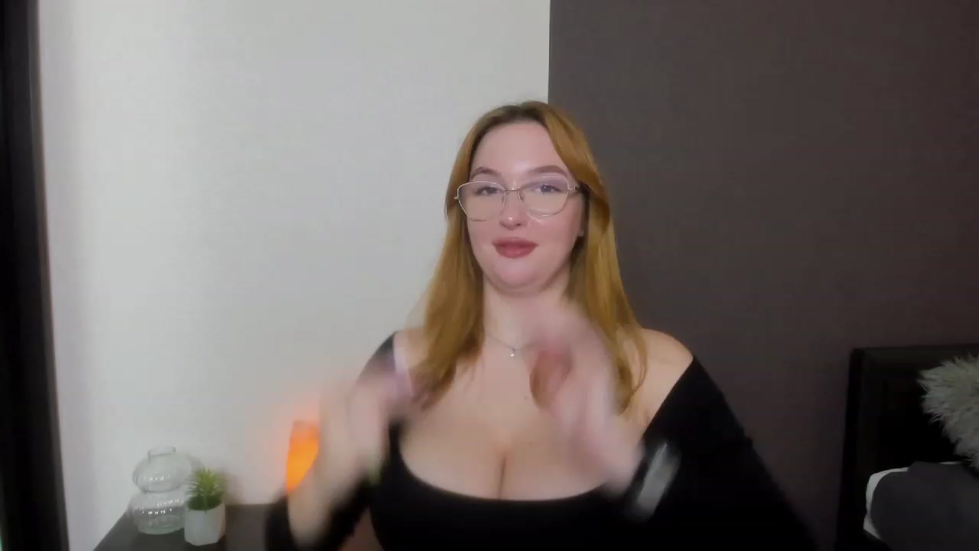 Gallery image thumbnail from AnaFoxy's myfreecams stream on, 11/25/2023, 12:06 image 18 of 20