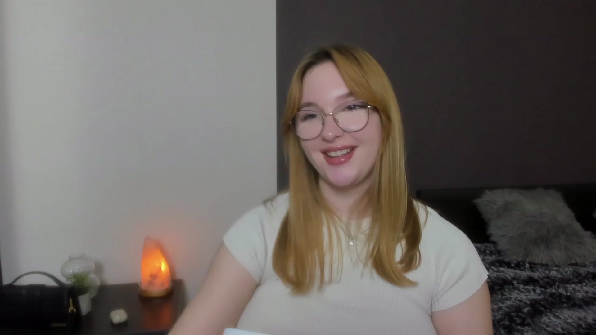 Gallery image thumbnail from AnaFoxy's myfreecams stream on, 12/01/2023, 11:40 image 6 of 20