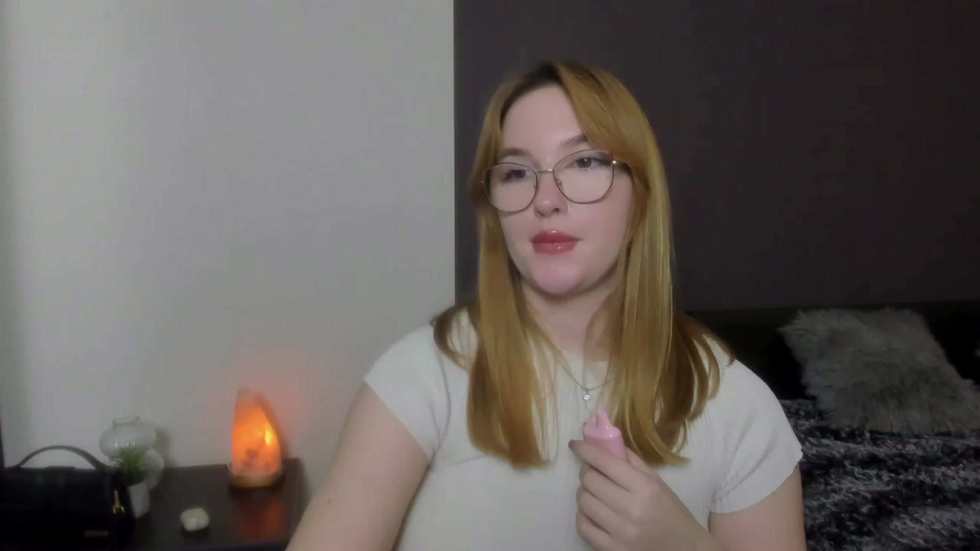 Gallery image thumbnail from AnaFoxy's myfreecams stream on, 12/01/2023, 11:40 image 2 of 20