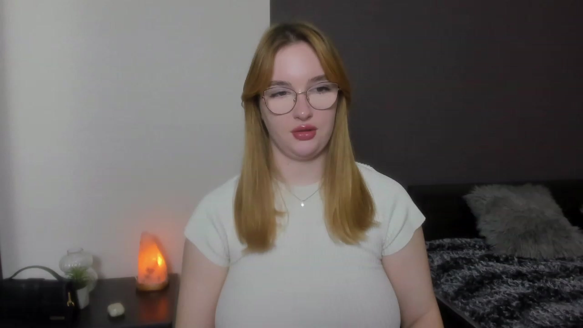 Gallery image thumbnail from AnaFoxy's myfreecams stream on, 12/01/2023, 11:40 image 10 of 20