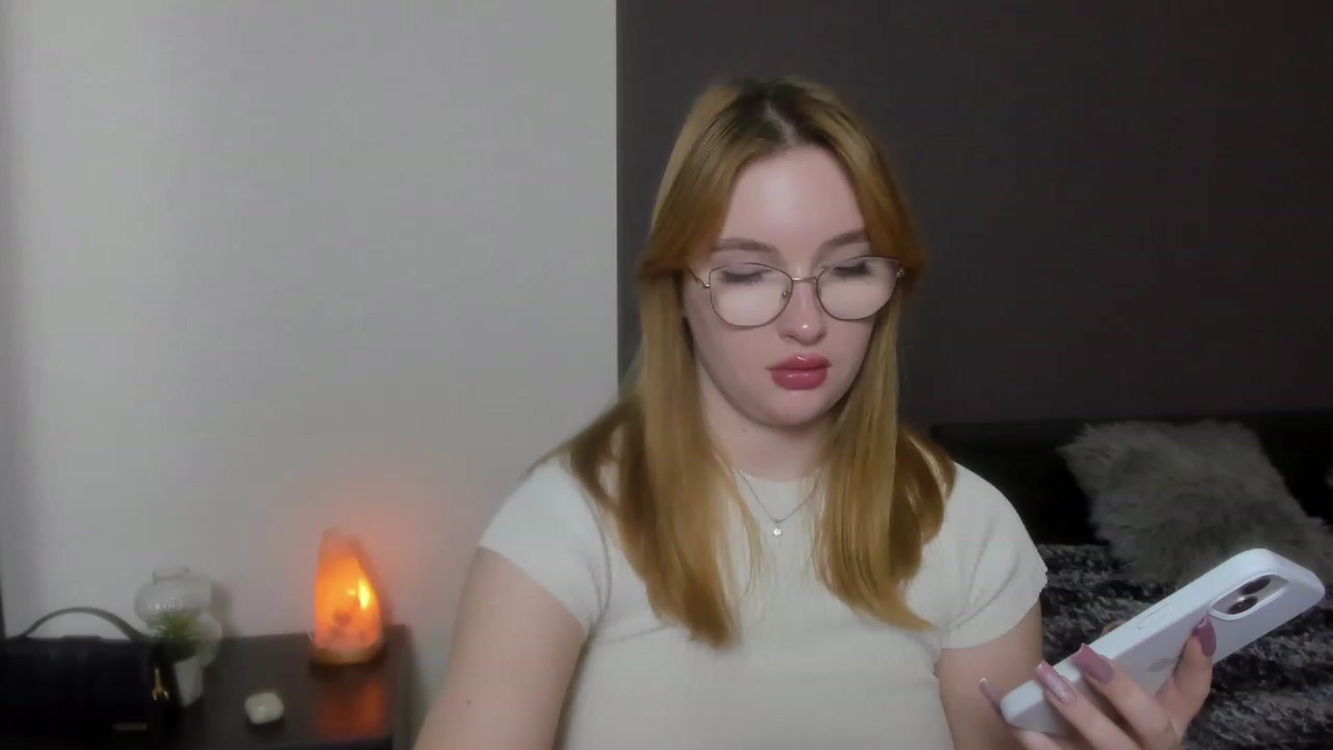 Gallery image thumbnail from AnaFoxy's myfreecams stream on, 12/01/2023, 11:40 image 15 of 20