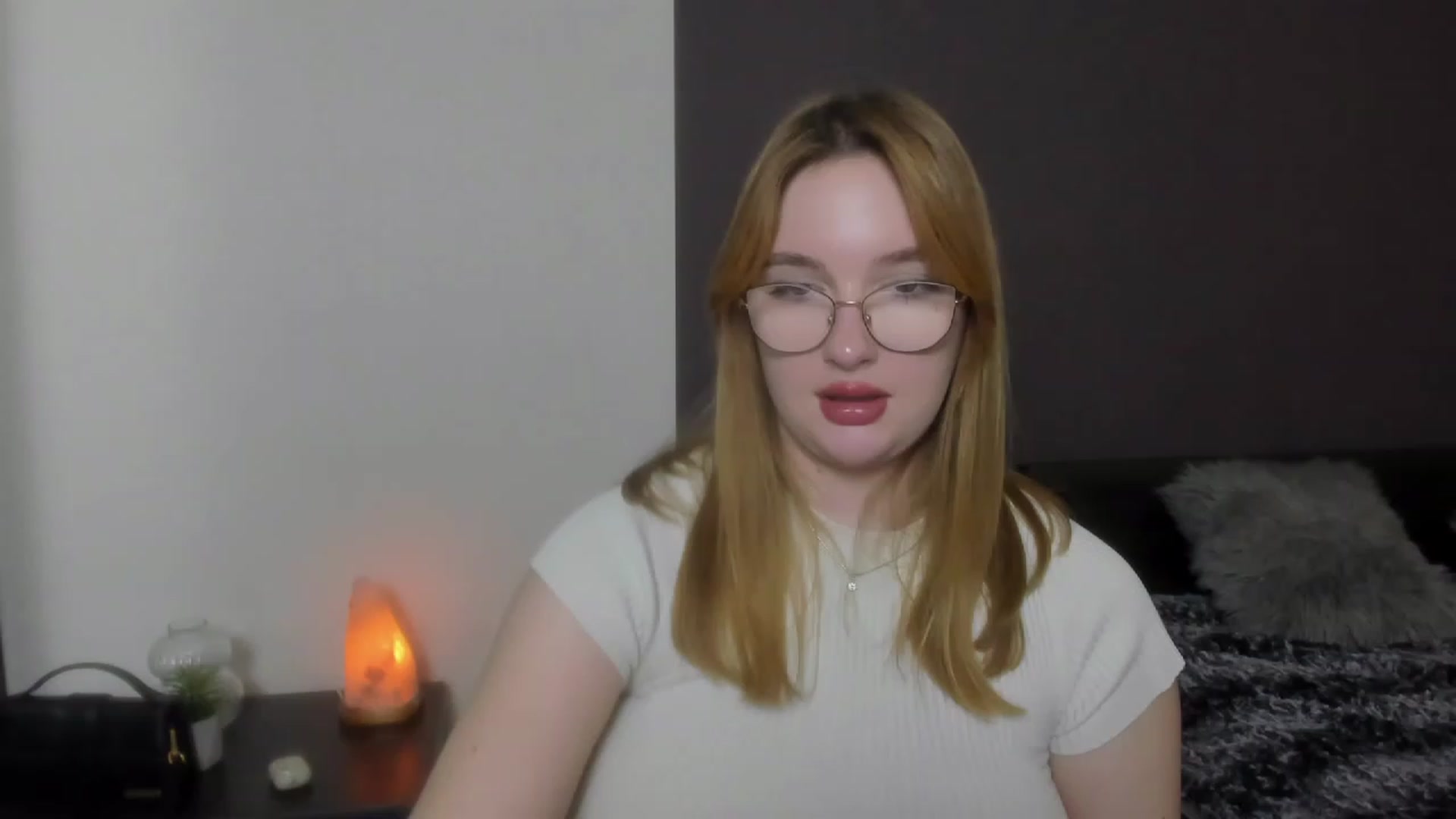 Gallery image thumbnail from AnaFoxy's myfreecams stream on, 12/01/2023, 11:40 image 3 of 20