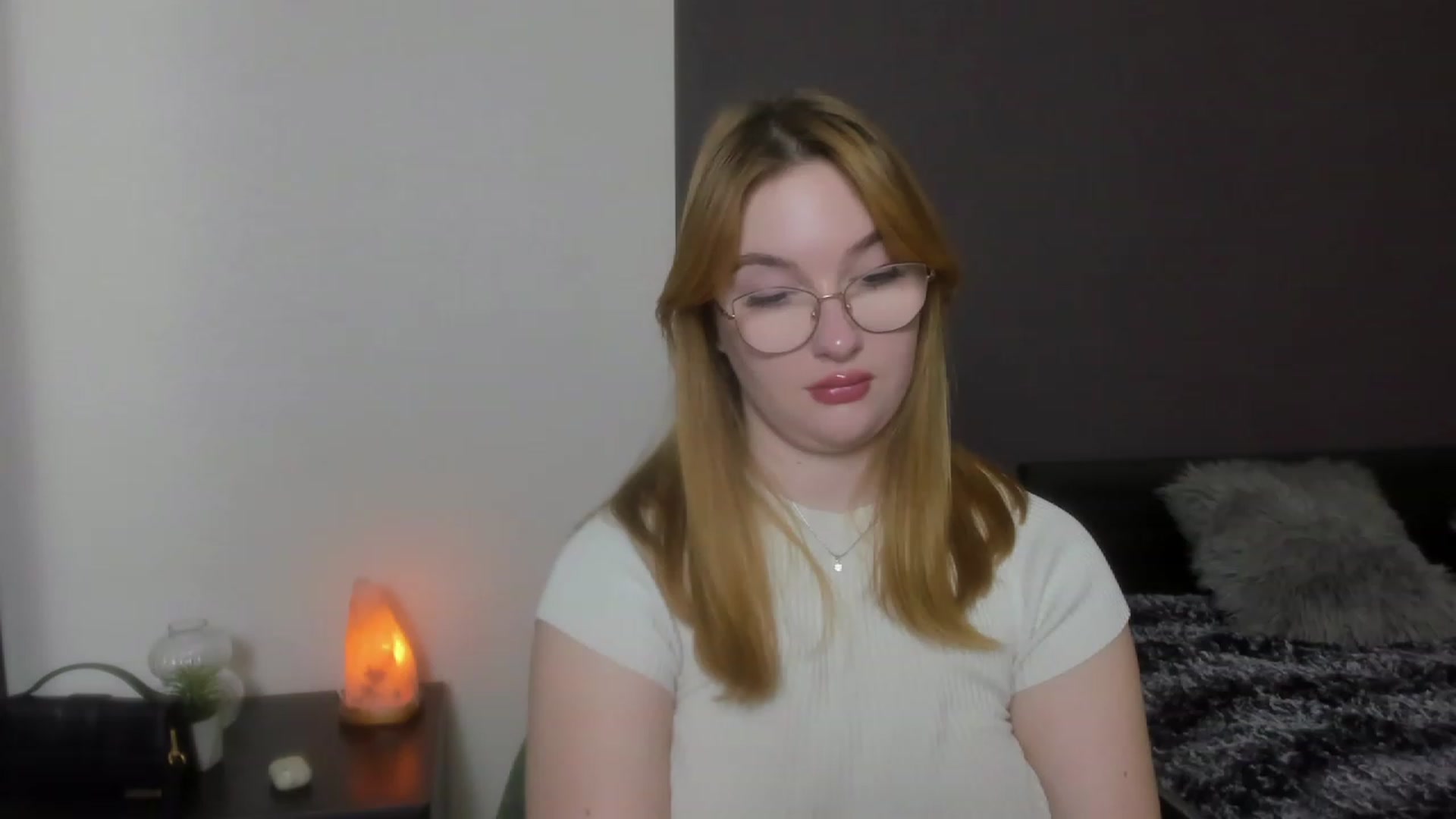 Gallery image thumbnail from AnaFoxy's myfreecams stream on, 12/01/2023, 11:40 image 16 of 20