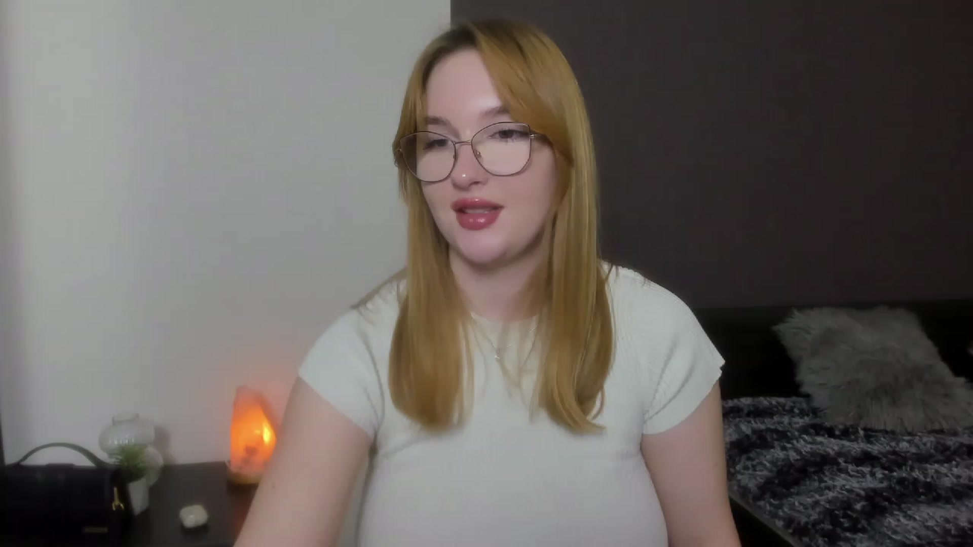 Gallery image thumbnail from AnaFoxy's myfreecams stream on, 12/01/2023, 11:40 image 7 of 20