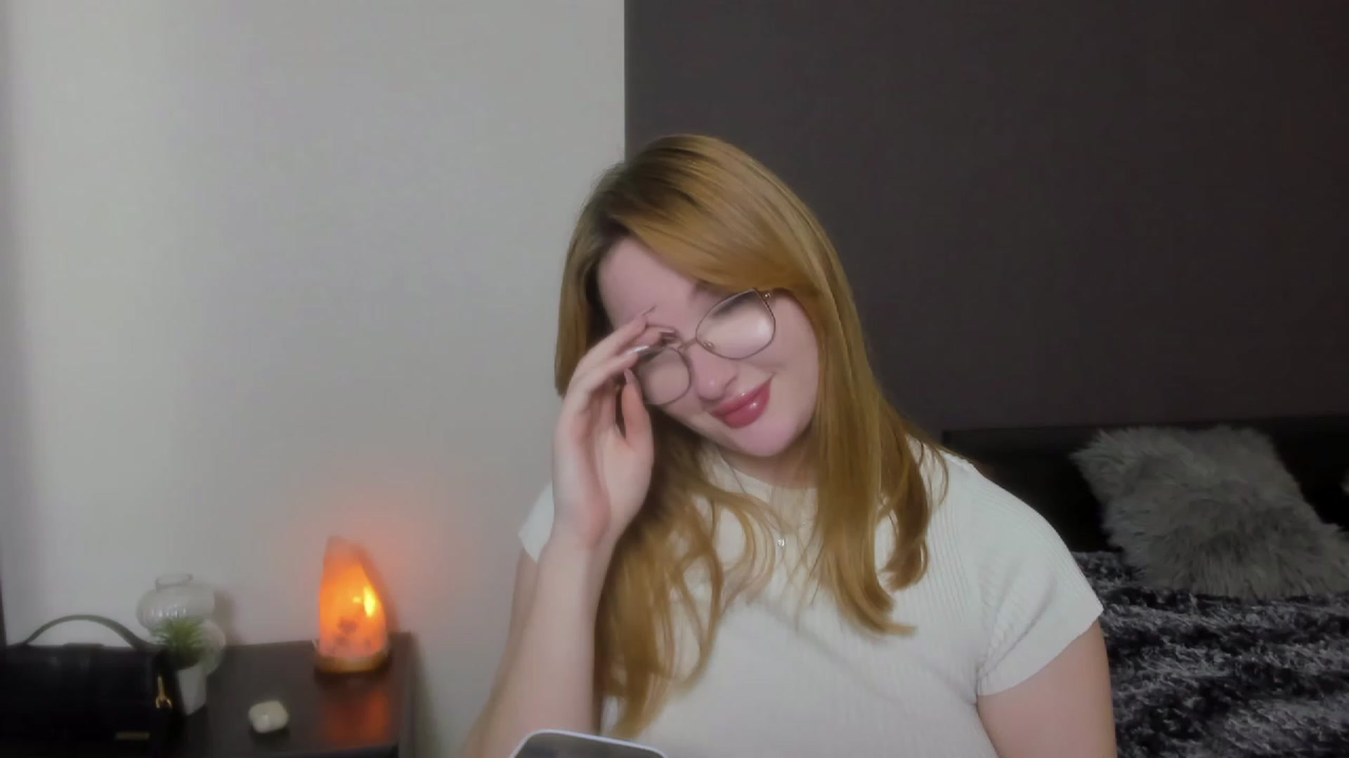 Gallery image thumbnail from AnaFoxy's myfreecams stream on, 12/01/2023, 11:40 image 5 of 20