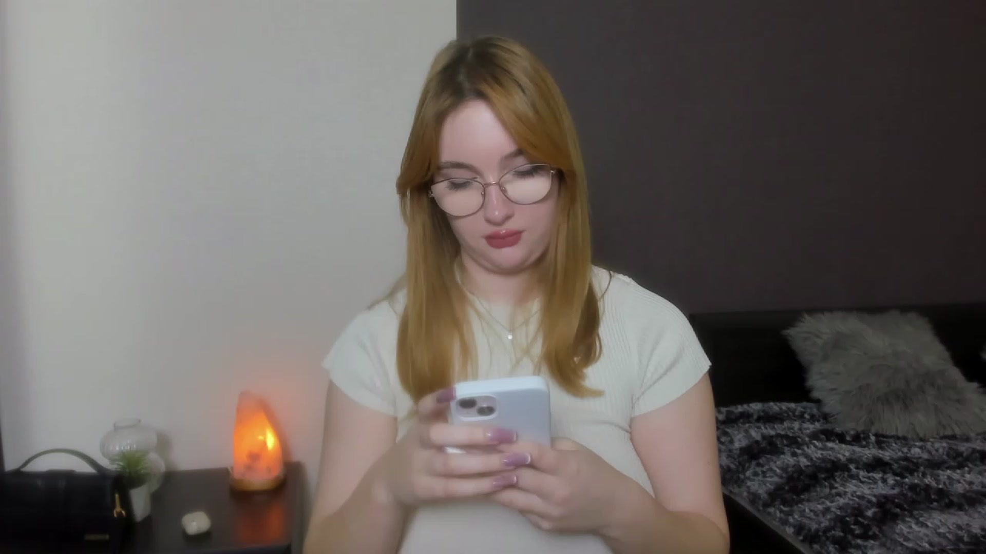 Gallery image thumbnail from AnaFoxy's myfreecams stream on, 12/01/2023, 11:40 image 8 of 20