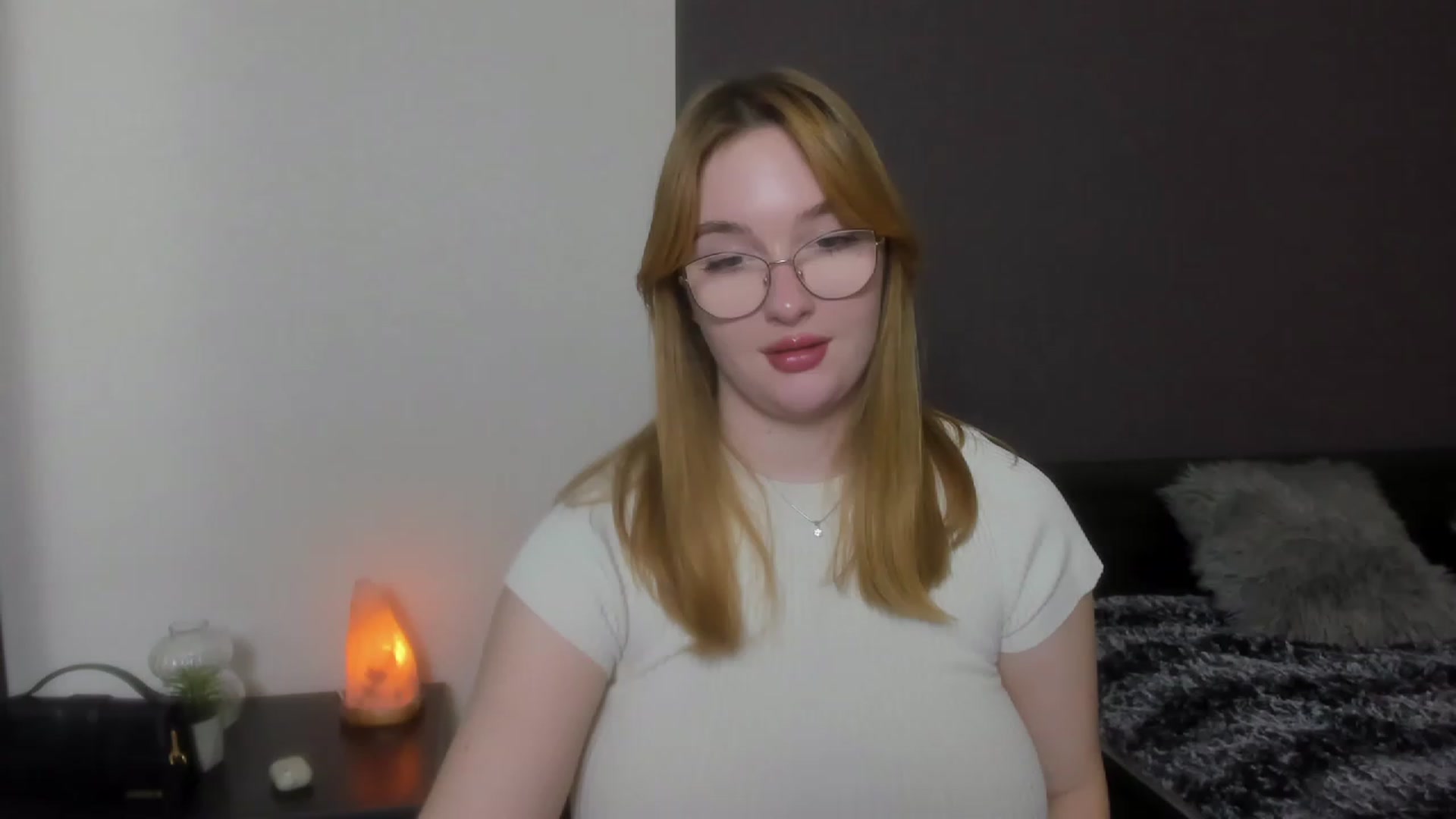 Gallery image thumbnail from AnaFoxy's myfreecams stream on, 12/01/2023, 11:40 image 19 of 20
