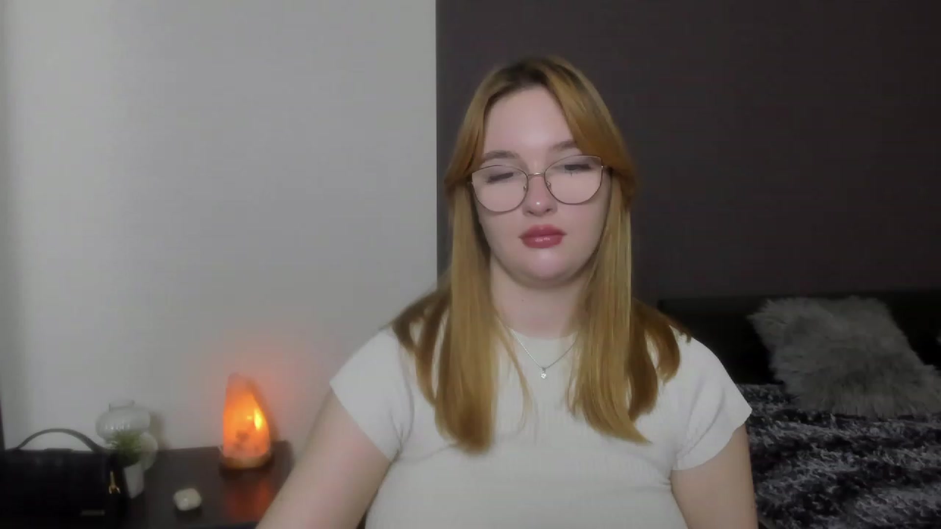 Gallery image thumbnail from AnaFoxy's myfreecams stream on, 12/01/2023, 11:40 image 17 of 20