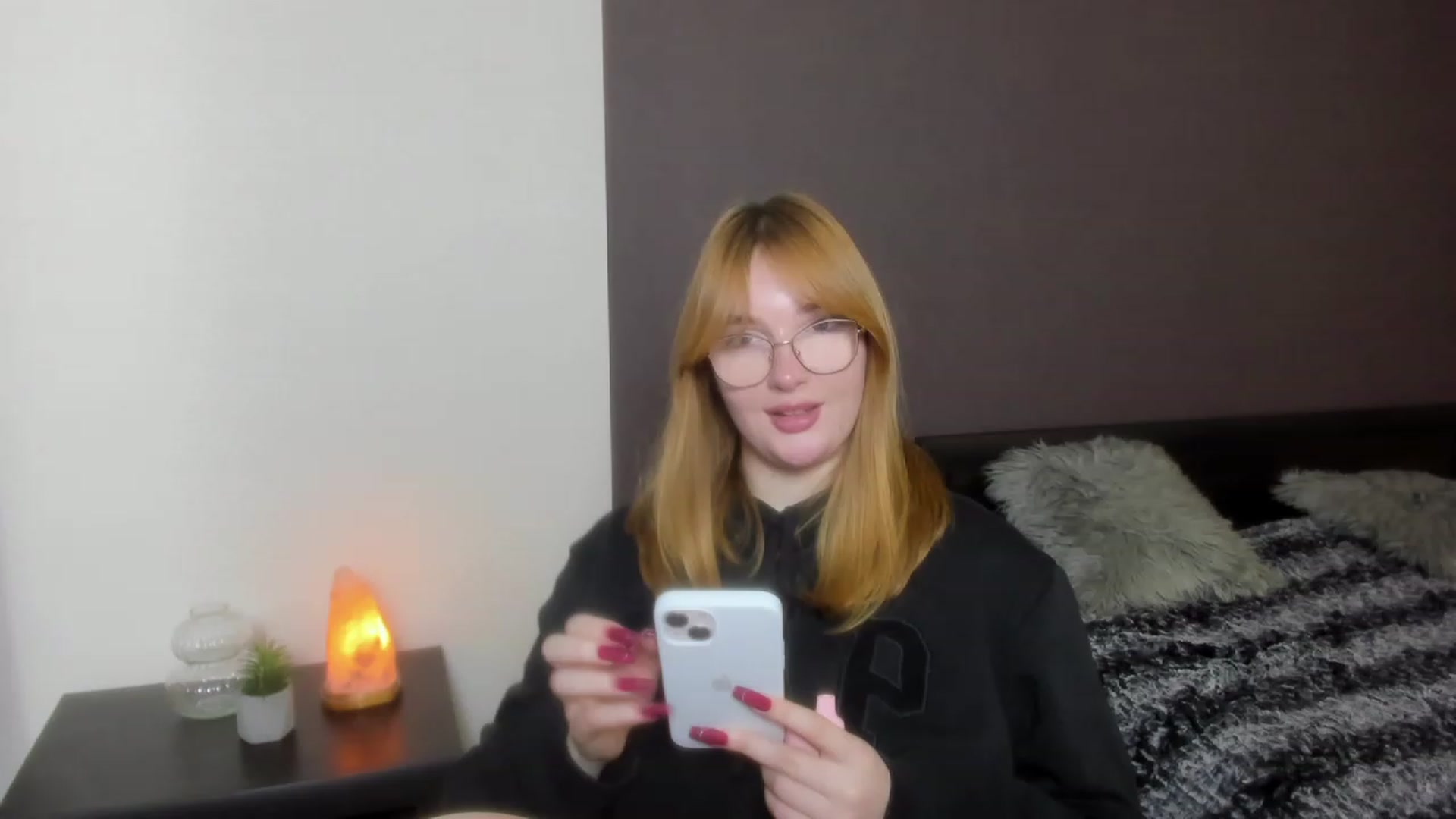 Gallery image thumbnail from AnaFoxy's myfreecams stream on, 12/03/2023, 11:43 image 15 of 20