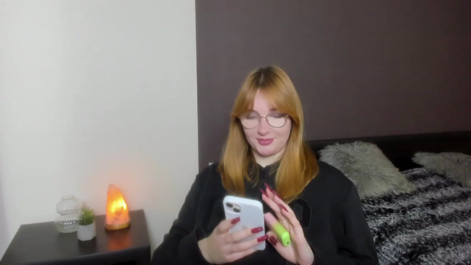 Gallery image thumbnail from AnaFoxy's myfreecams stream on, 12/03/2023, 11:43 image 12 of 20