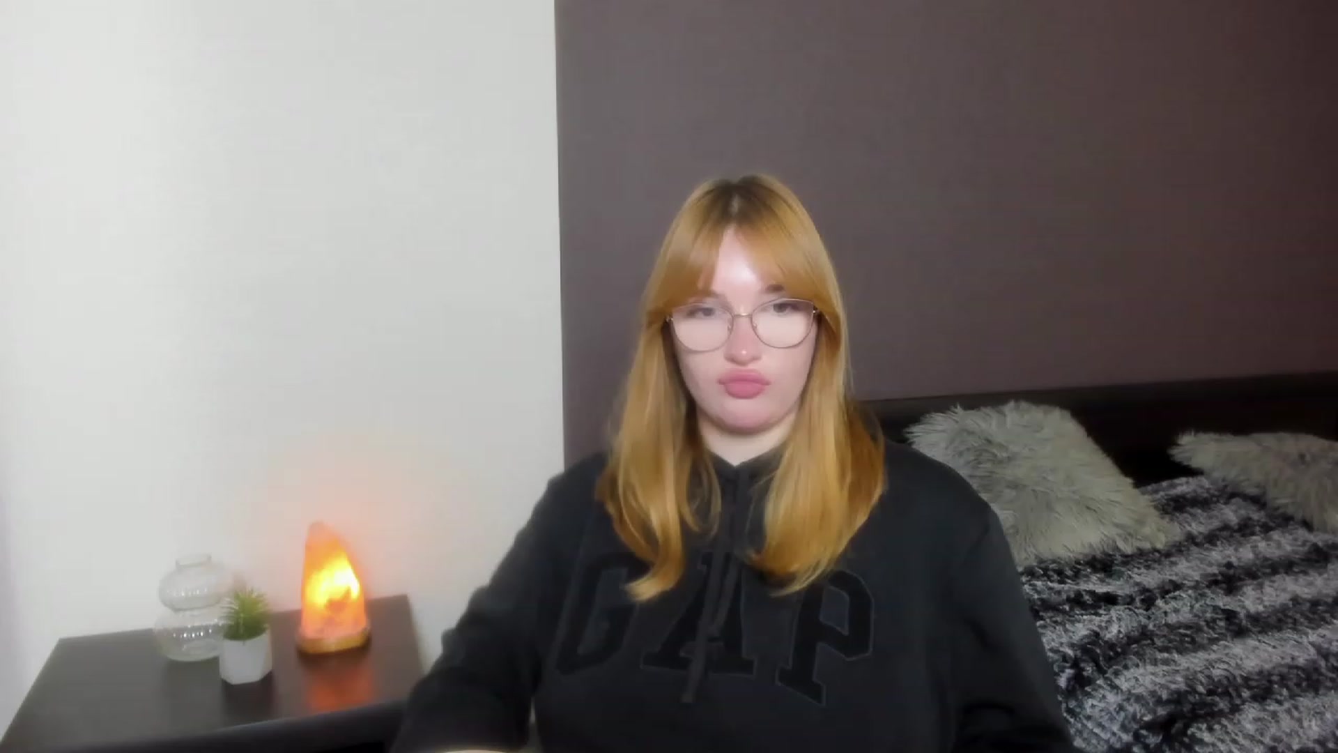 Gallery image thumbnail from AnaFoxy's myfreecams stream on, 12/03/2023, 11:43 image 11 of 20