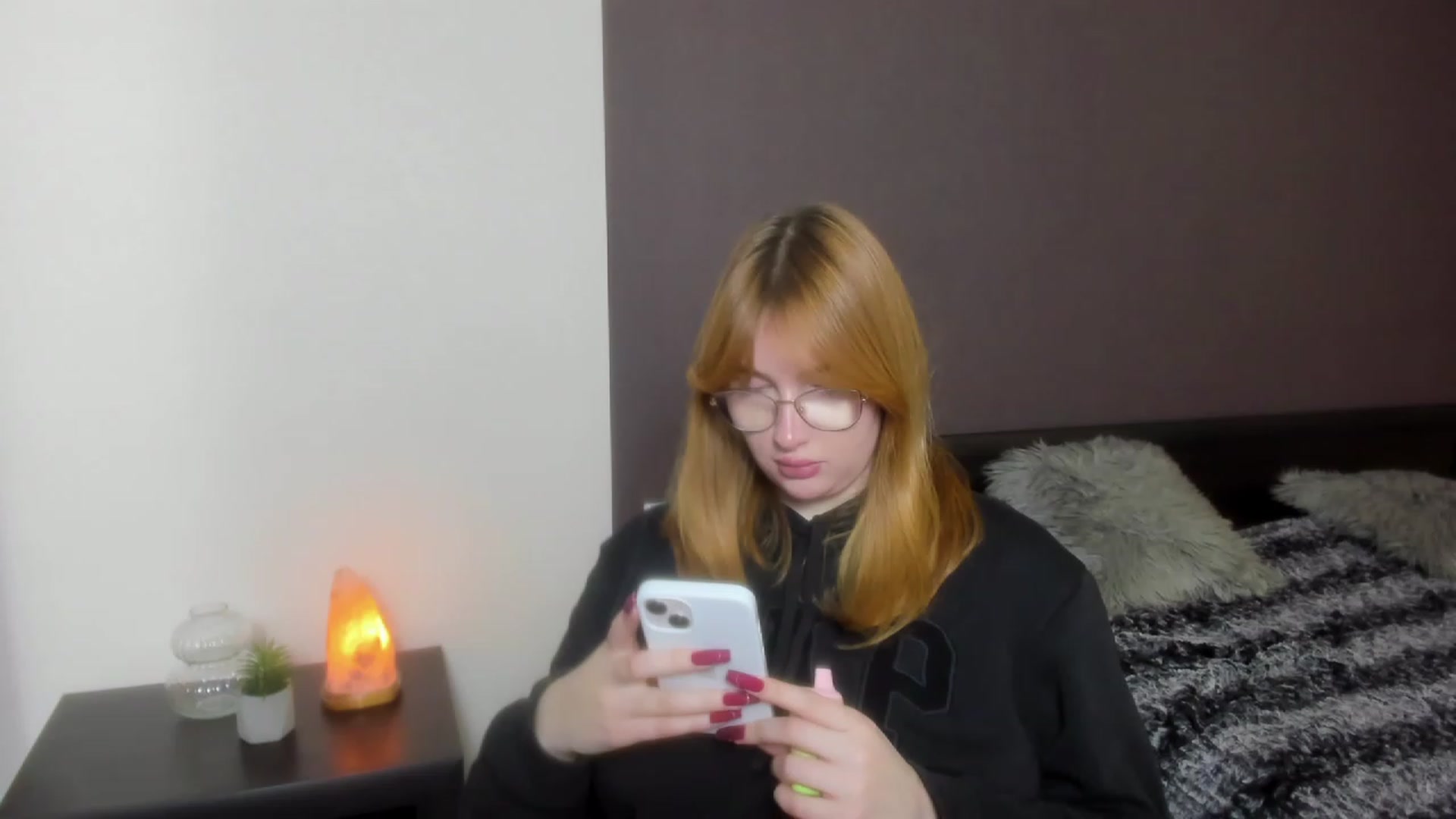 Gallery image thumbnail from AnaFoxy's myfreecams stream on, 12/03/2023, 11:43 image 13 of 20