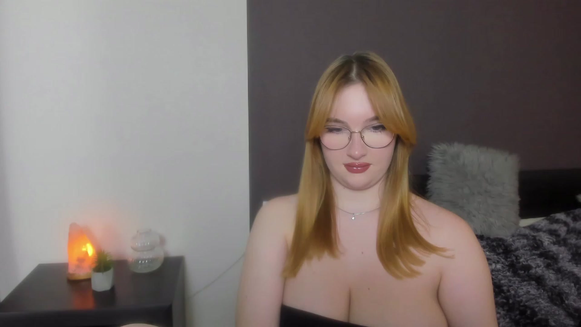 Gallery image thumbnail from AnaFoxy's myfreecams stream on, 12/09/2023, 11:40 image 7 of 20