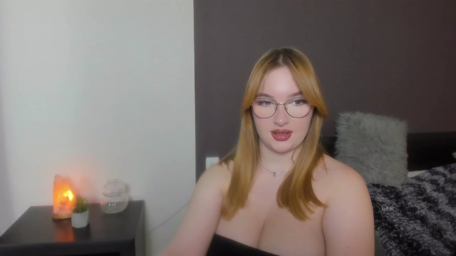 Gallery image thumbnail from AnaFoxy's myfreecams stream on, 12/09/2023, 11:40 image 11 of 20