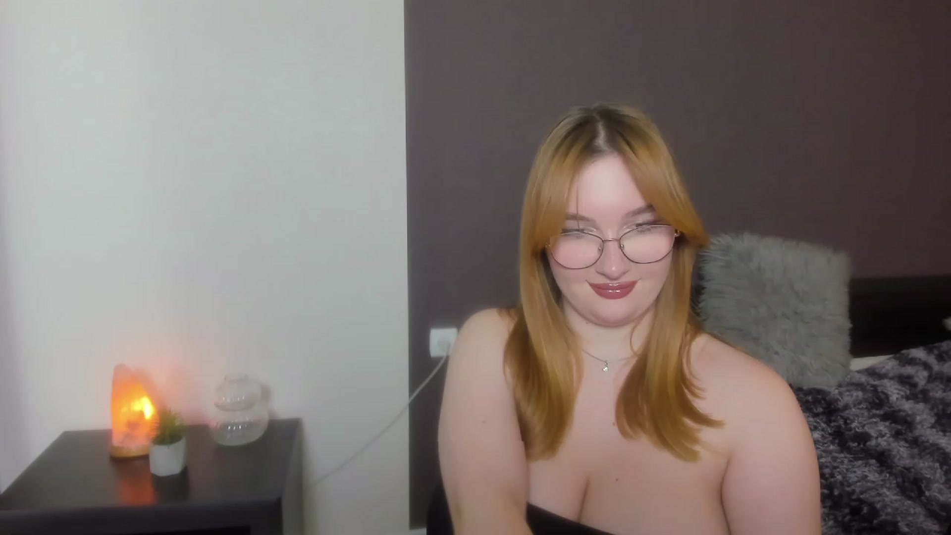 Gallery image thumbnail from AnaFoxy's myfreecams stream on, 12/09/2023, 11:40 image 18 of 20
