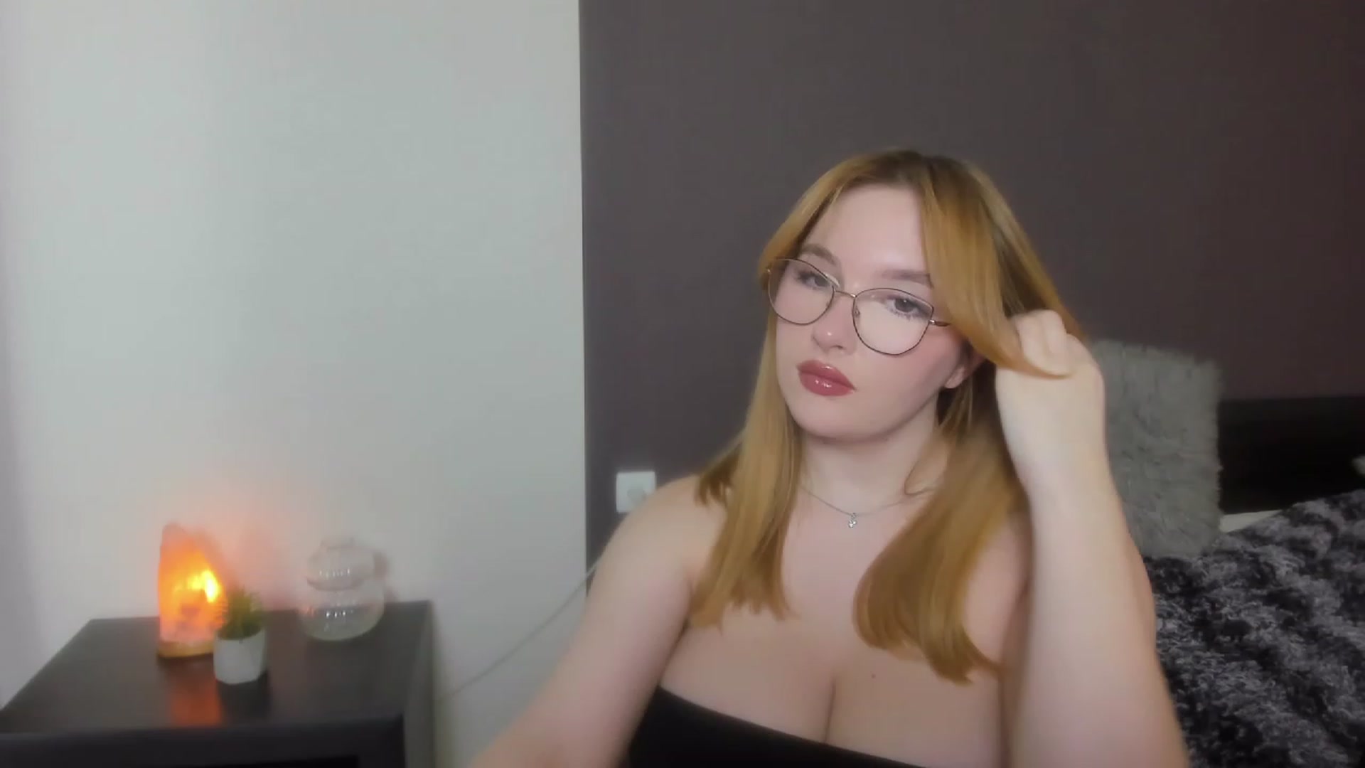 Gallery image thumbnail from AnaFoxy's myfreecams stream on, 12/09/2023, 11:40 image 10 of 20