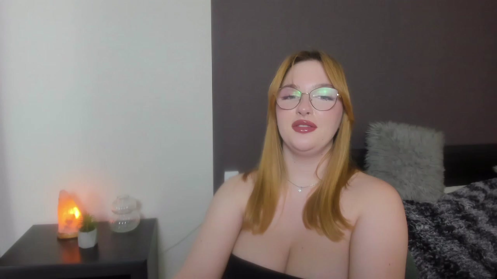 Gallery image thumbnail from AnaFoxy's myfreecams stream on, 12/09/2023, 11:40 image 13 of 20