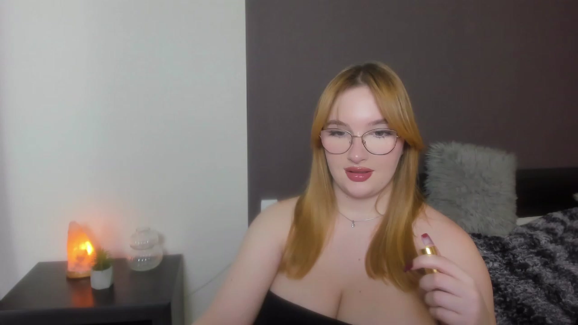 Gallery image thumbnail from AnaFoxy's myfreecams stream on, 12/09/2023, 11:40 image 12 of 20