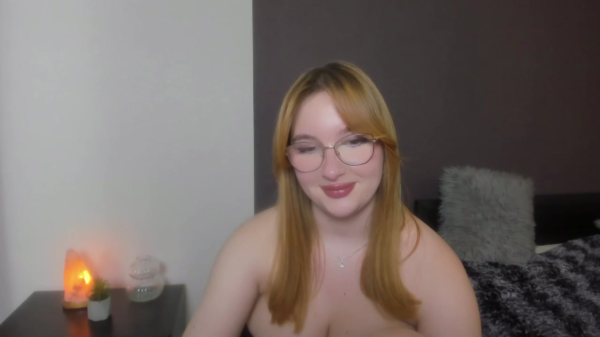 Gallery image thumbnail from AnaFoxy's myfreecams stream on, 12/09/2023, 12:52 image 16 of 20