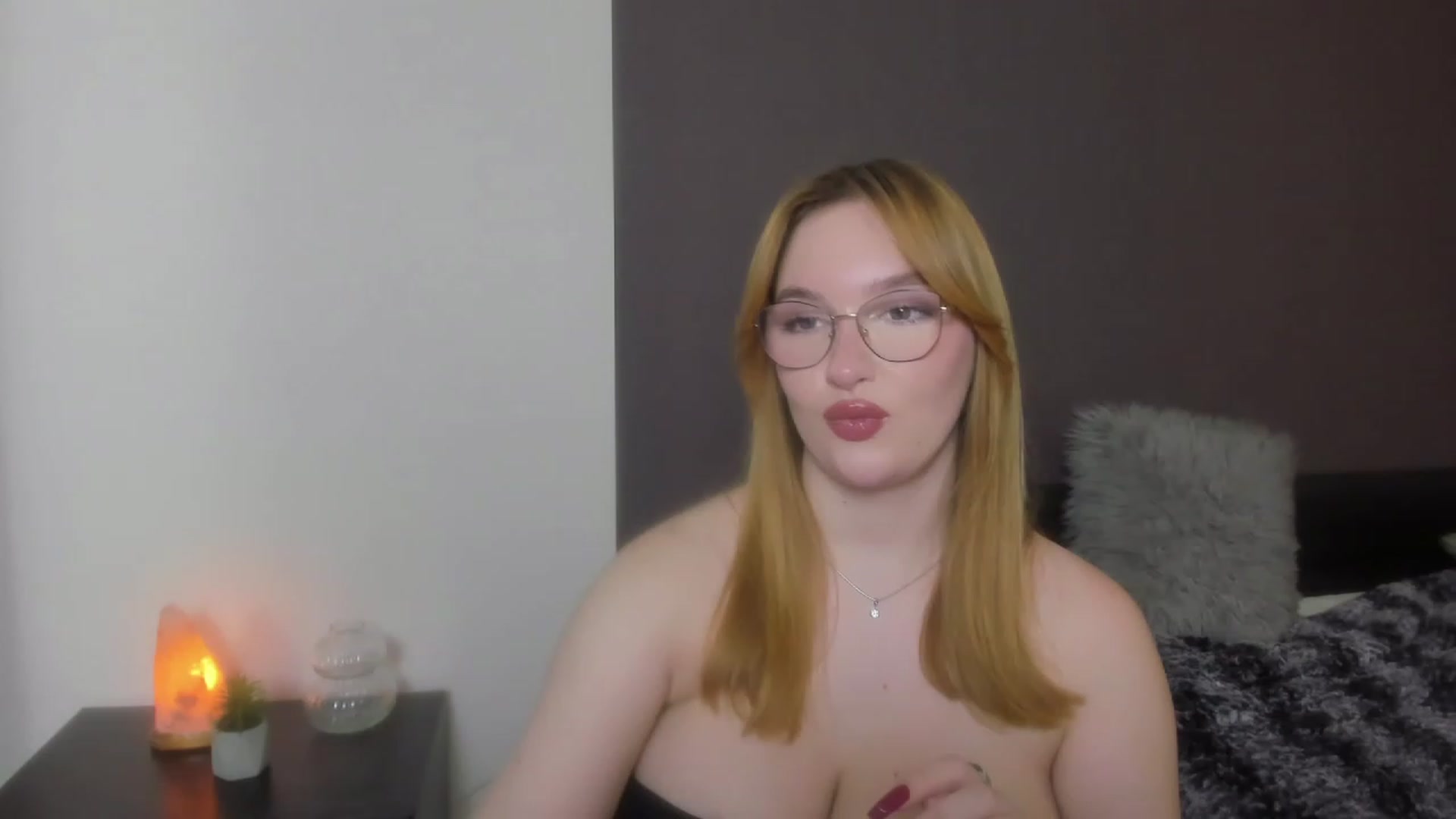 Gallery image thumbnail from AnaFoxy's myfreecams stream on, 12/09/2023, 12:52 image 18 of 20