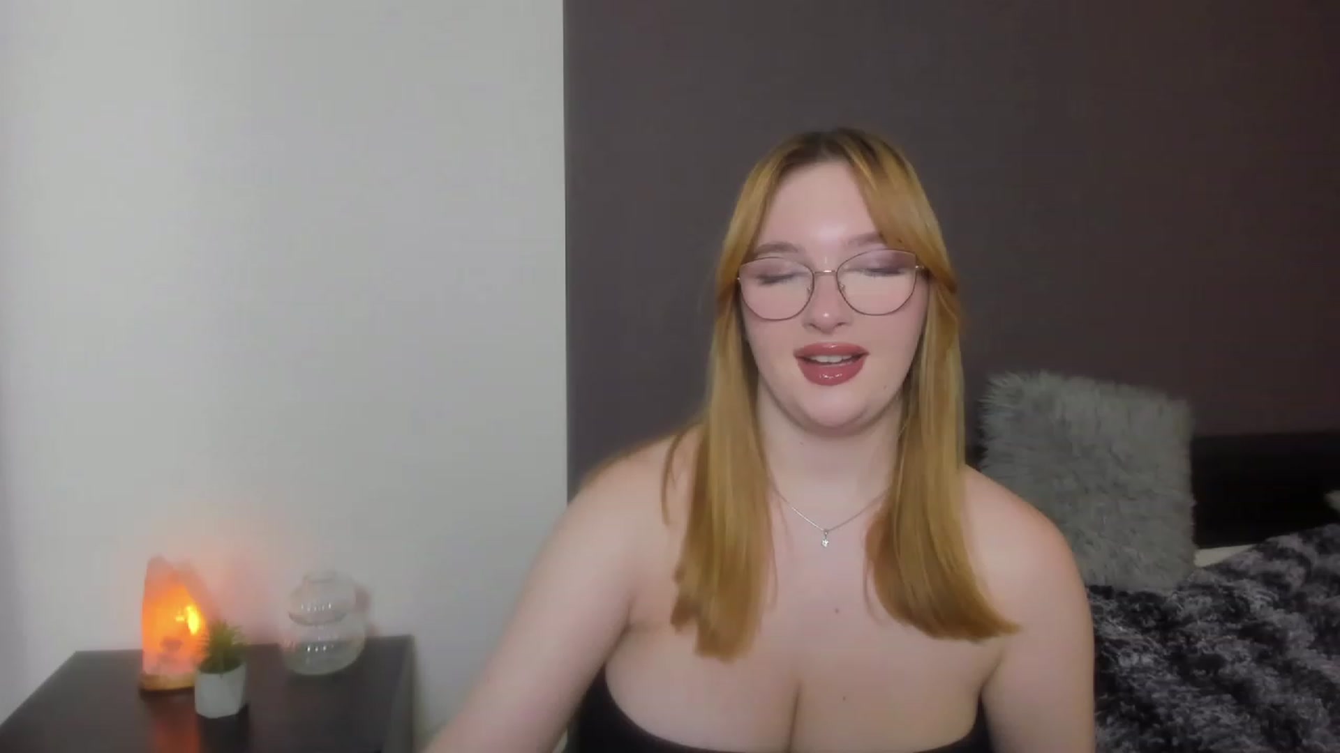 Gallery image thumbnail from AnaFoxy's myfreecams stream on, 12/09/2023, 12:52 image 8 of 20