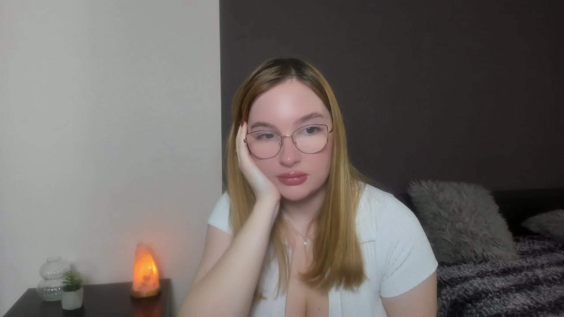 Gallery image thumbnail from AnaFoxy's myfreecams stream on, 12/11/2023, 09:03 image 1 of 20