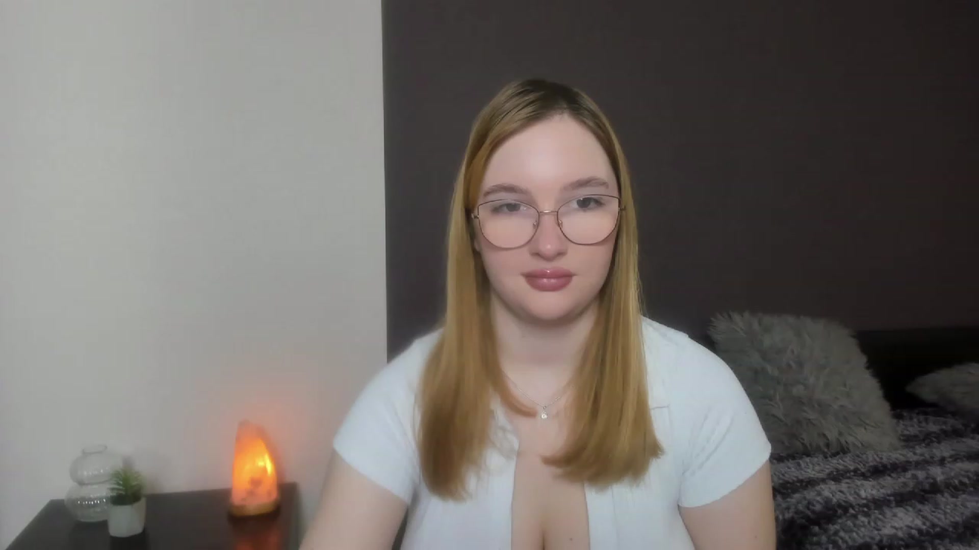 Gallery image thumbnail from AnaFoxy's myfreecams stream on, 12/11/2023, 09:03 image 7 of 20