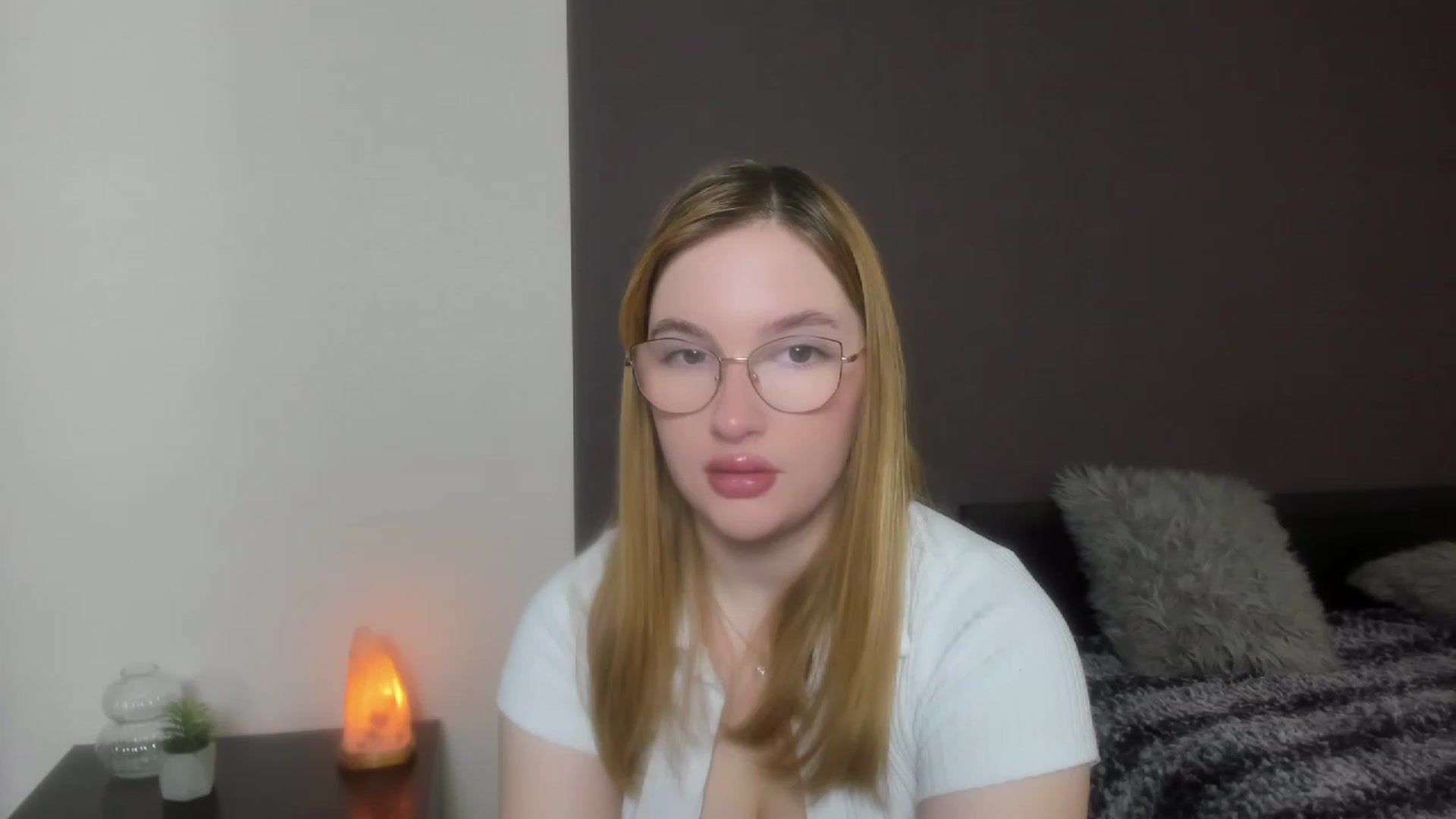 Gallery image thumbnail from AnaFoxy's myfreecams stream on, 12/11/2023, 09:03 image 5 of 20