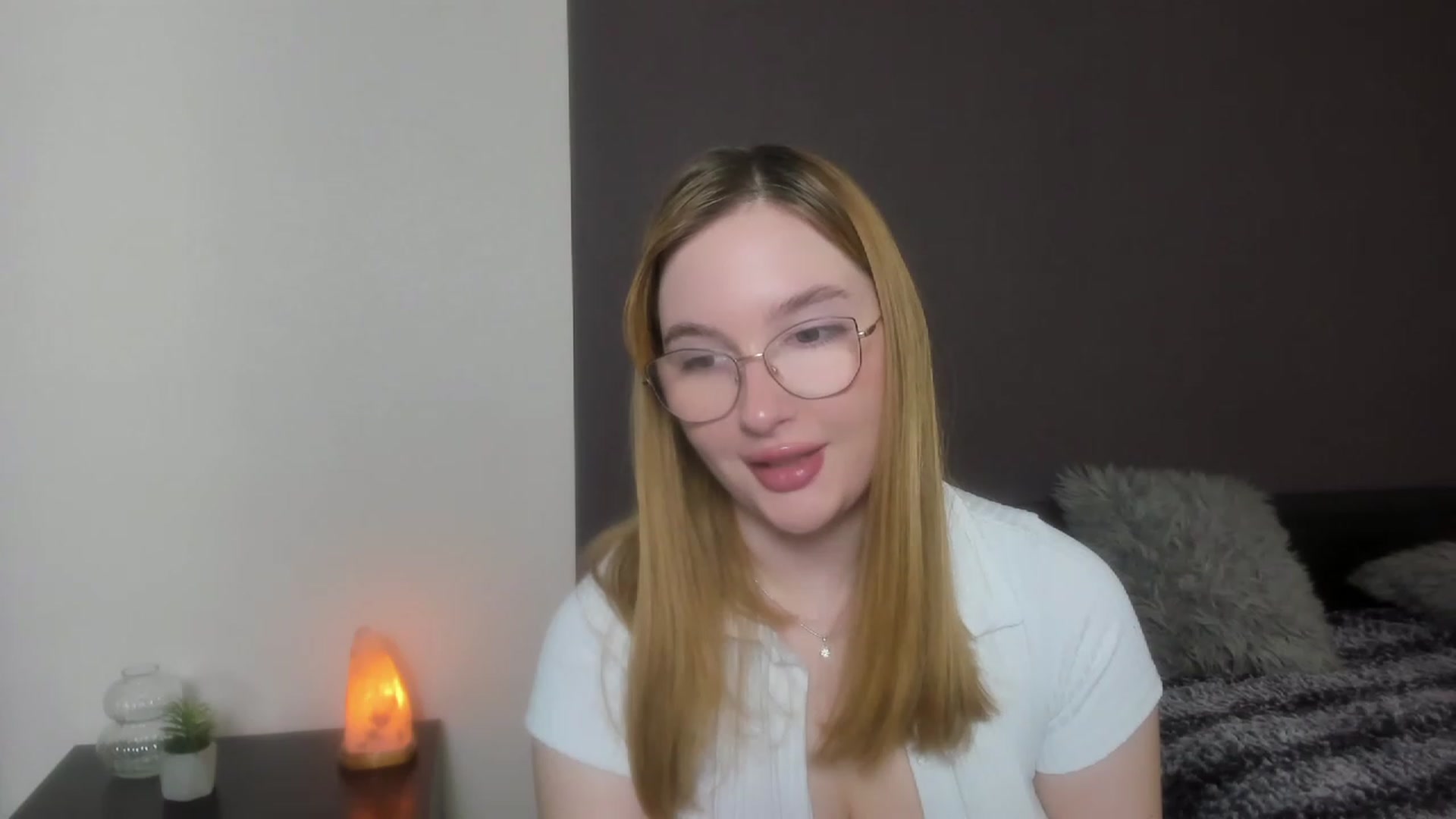 Gallery image thumbnail from AnaFoxy's myfreecams stream on, 12/11/2023, 09:03 image 16 of 20
