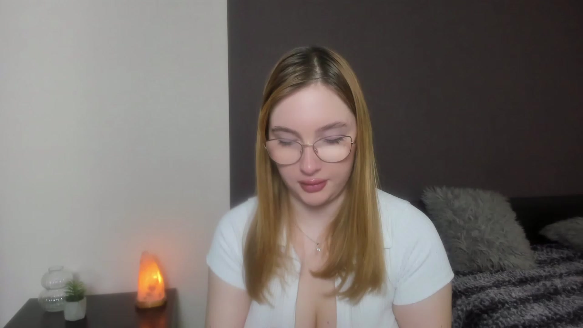 Gallery image thumbnail from AnaFoxy's myfreecams stream on, 12/11/2023, 09:03 image 3 of 20