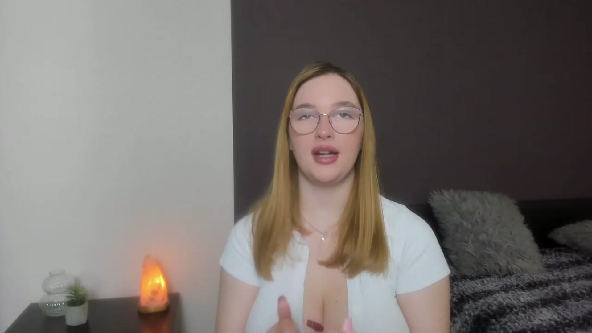 Gallery image thumbnail from AnaFoxy's myfreecams stream on, 12/11/2023, 09:03 image 12 of 20
