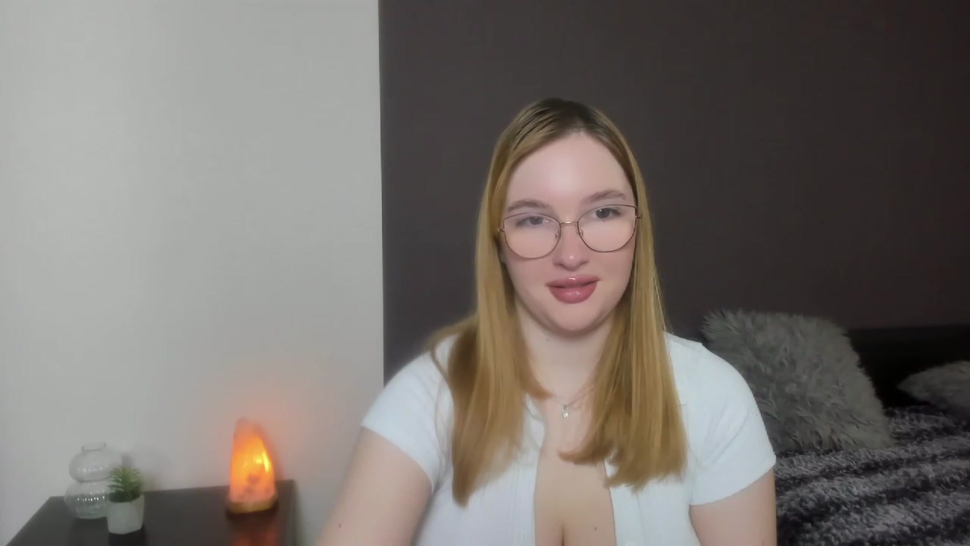 Gallery image thumbnail from AnaFoxy's myfreecams stream on, 12/11/2023, 09:03 image 14 of 20