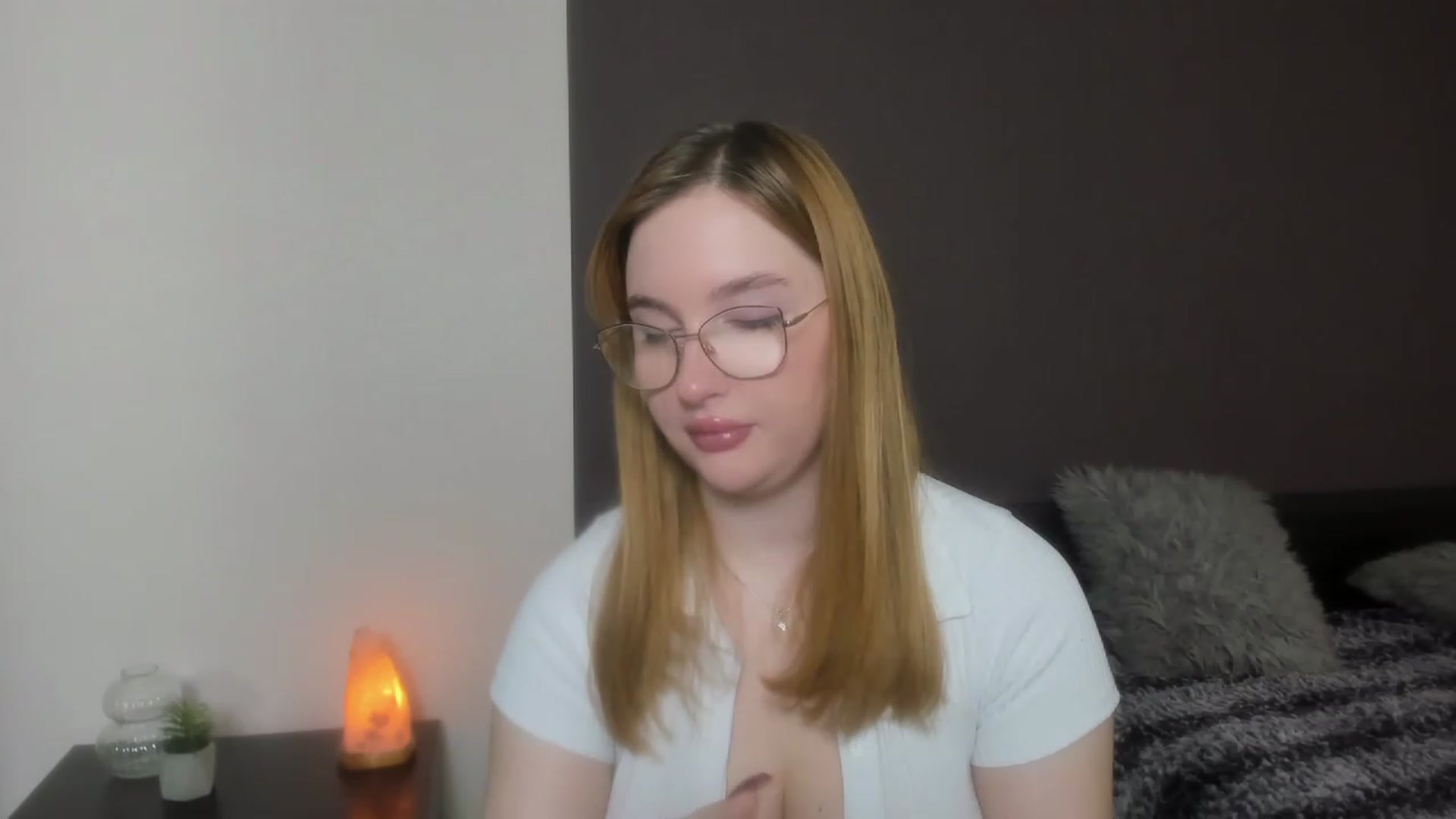 Gallery image thumbnail from AnaFoxy's myfreecams stream on, 12/11/2023, 09:03 image 4 of 20