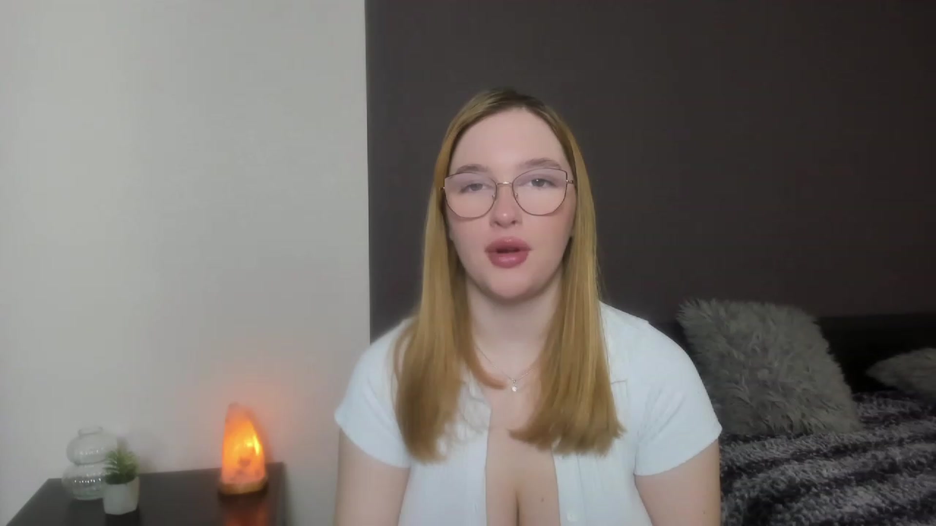 Gallery image thumbnail from AnaFoxy's myfreecams stream on, 12/11/2023, 09:03 image 8 of 20
