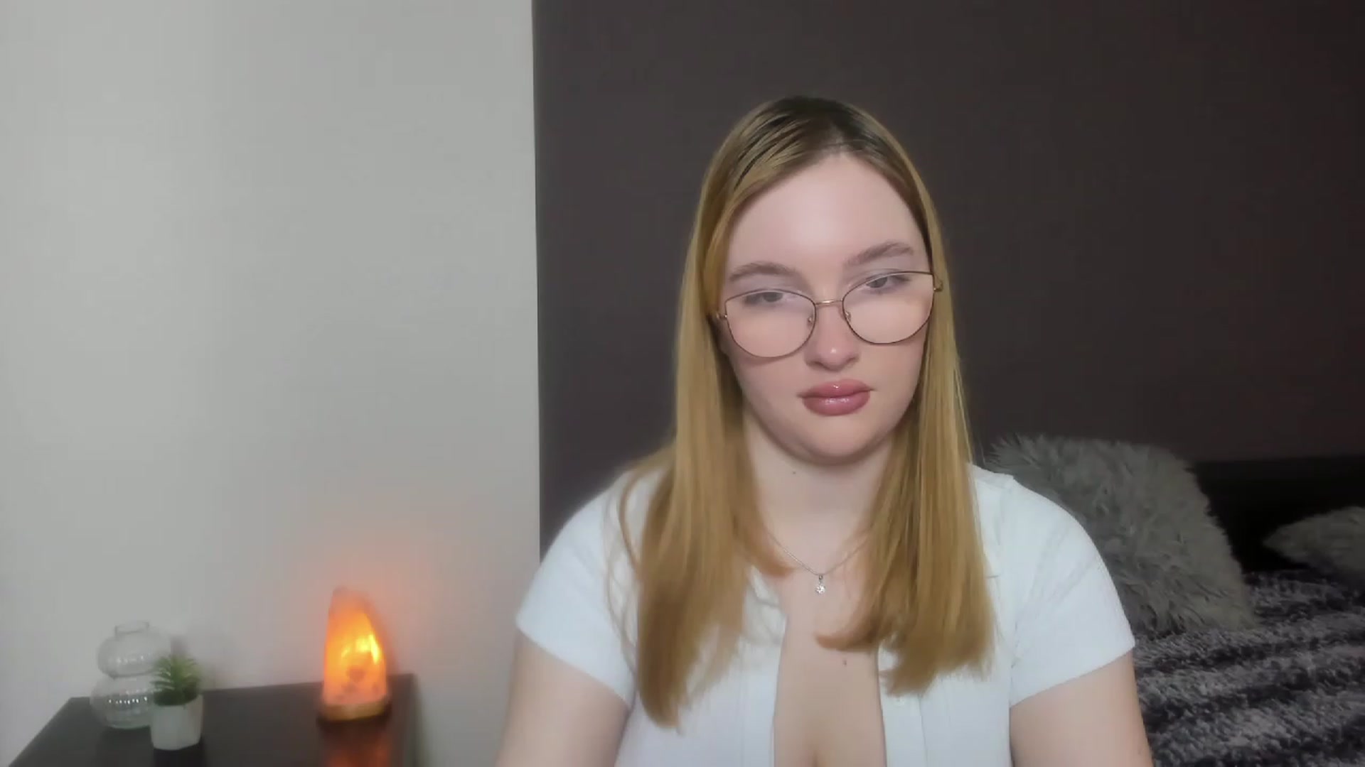 Gallery image thumbnail from AnaFoxy's myfreecams stream on, 12/11/2023, 09:03 image 13 of 20