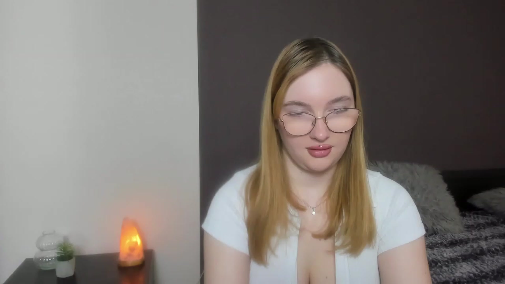 Gallery image thumbnail from AnaFoxy's myfreecams stream on, 12/11/2023, 09:03 image 9 of 20