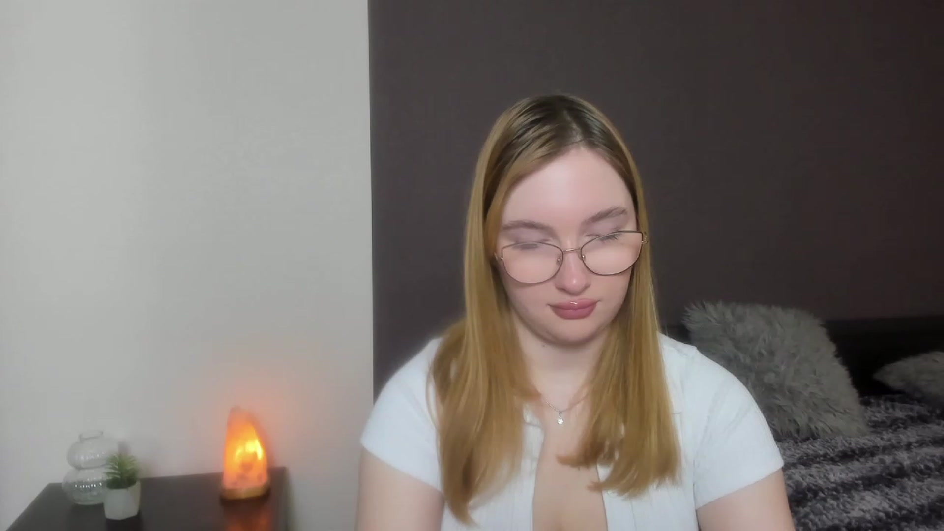 Gallery image thumbnail from AnaFoxy's myfreecams stream on, 12/11/2023, 09:03 image 18 of 20