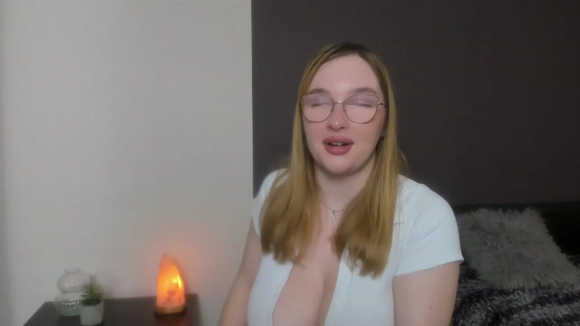 Gallery image thumbnail from AnaFoxy's myfreecams stream on, 12/11/2023, 11:20 image 15 of 20