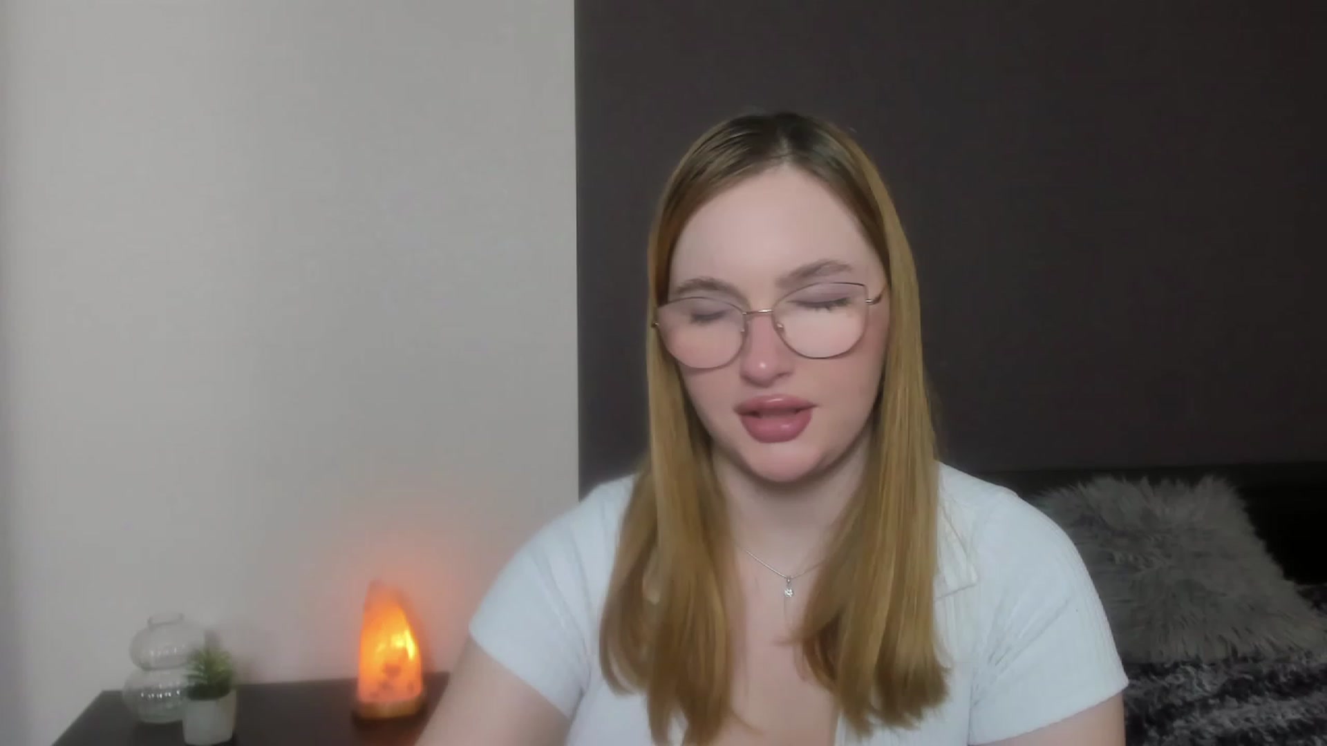 Gallery image thumbnail from AnaFoxy's myfreecams stream on, 12/11/2023, 11:20 image 12 of 20