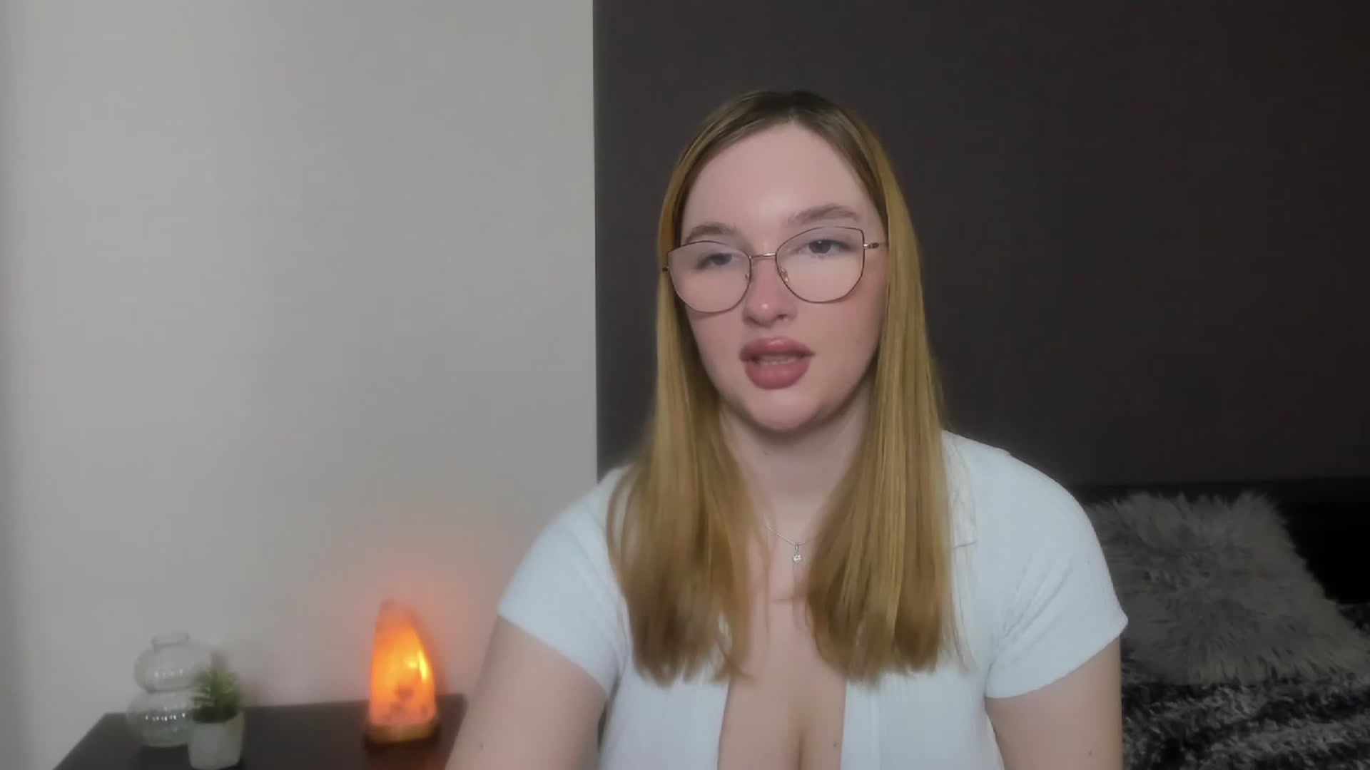 Gallery image thumbnail from AnaFoxy's myfreecams stream on, 12/11/2023, 11:20 image 14 of 20