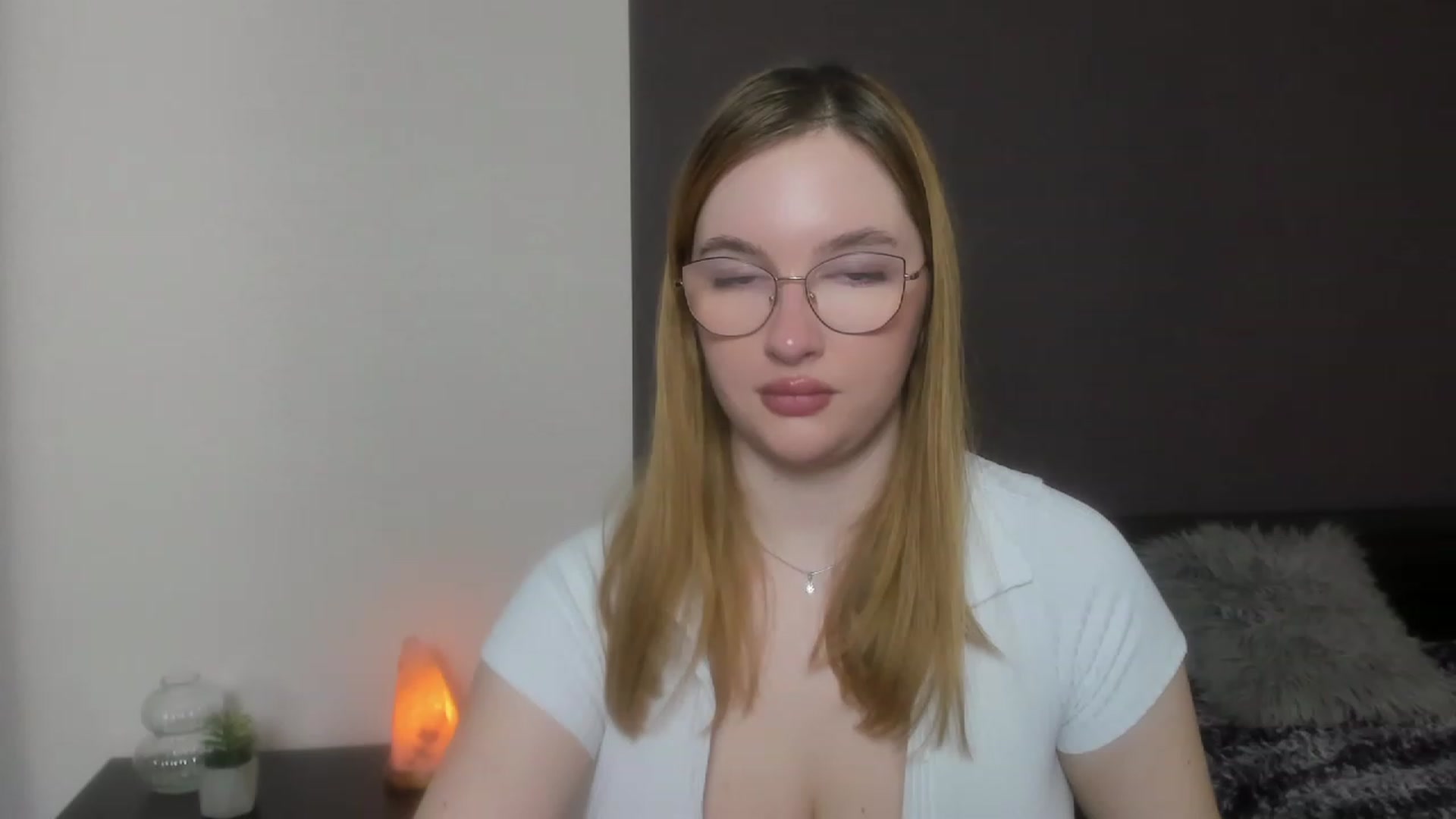 Gallery image thumbnail from AnaFoxy's myfreecams stream on, 12/11/2023, 11:20 image 9 of 20
